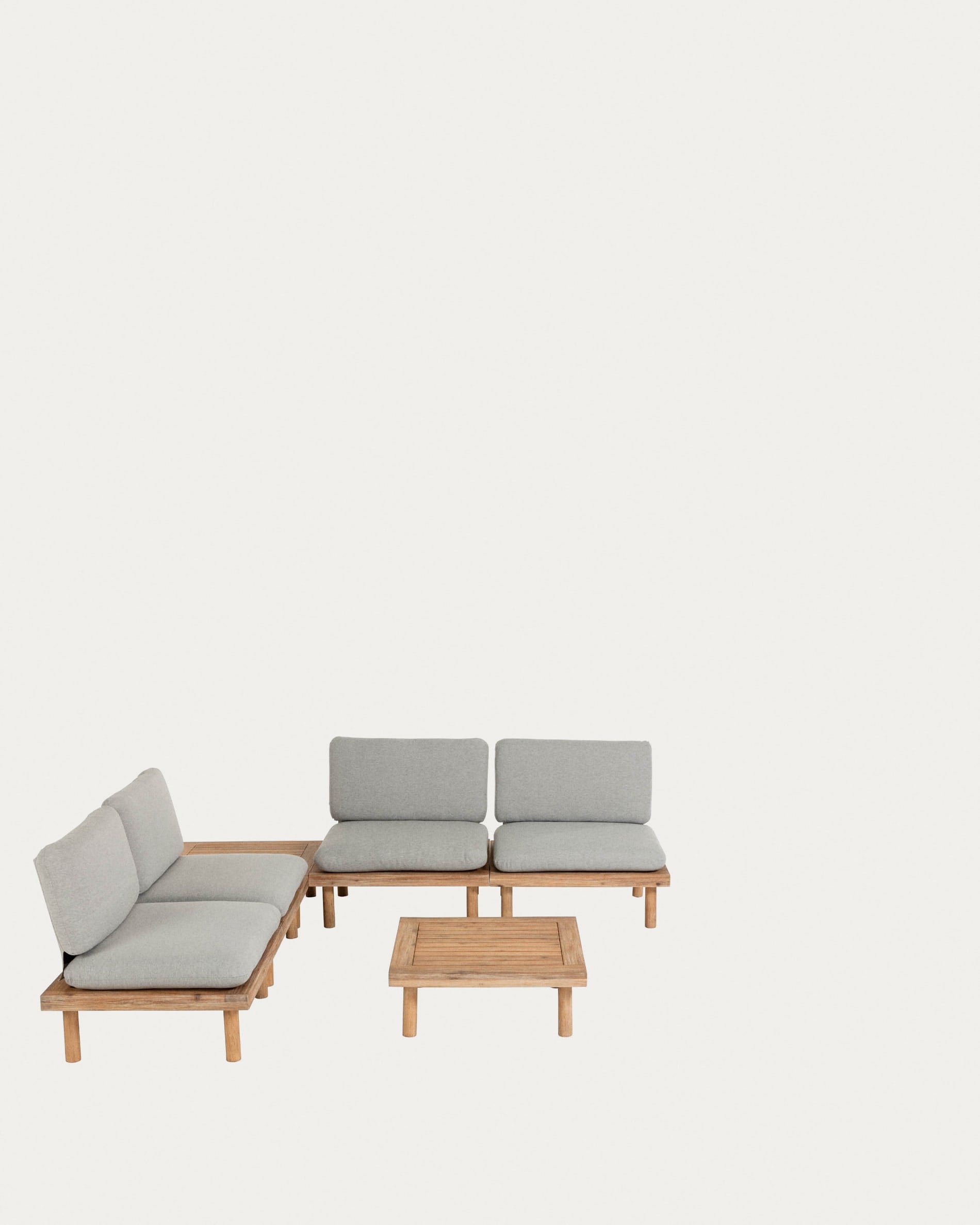 Viridis Outdoor Set, bestehend aus 4 Sessel und 2 Tischen FSC 100% in Grau präsentiert im Onlineshop von KAQTU Design AG. Loungeset ist von Kave Home