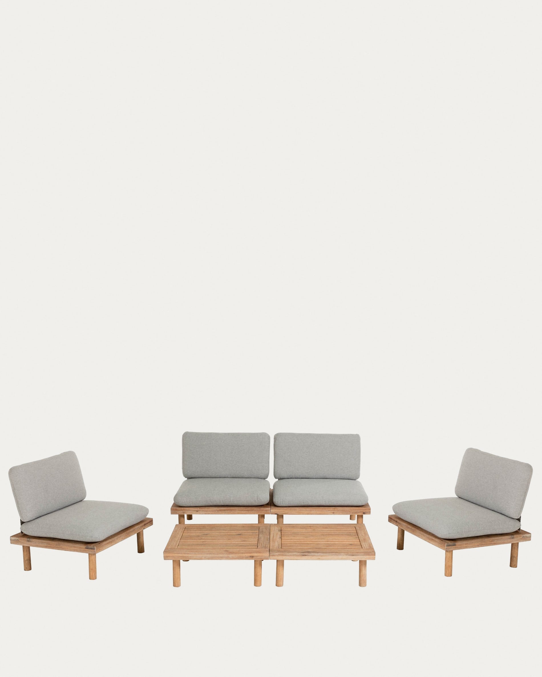 Viridis Outdoor Set, bestehend aus 4 Sessel und 2 Tischen FSC 100% in Grau präsentiert im Onlineshop von KAQTU Design AG. Loungeset ist von Kave Home