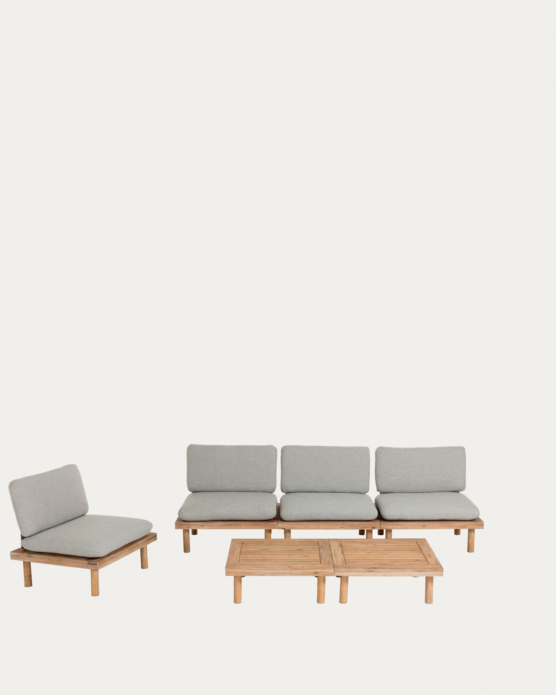 Viridis Outdoor Set, bestehend aus 4 Sessel und 2 Tischen FSC 100% in Grau präsentiert im Onlineshop von KAQTU Design AG. Loungeset ist von Kave Home