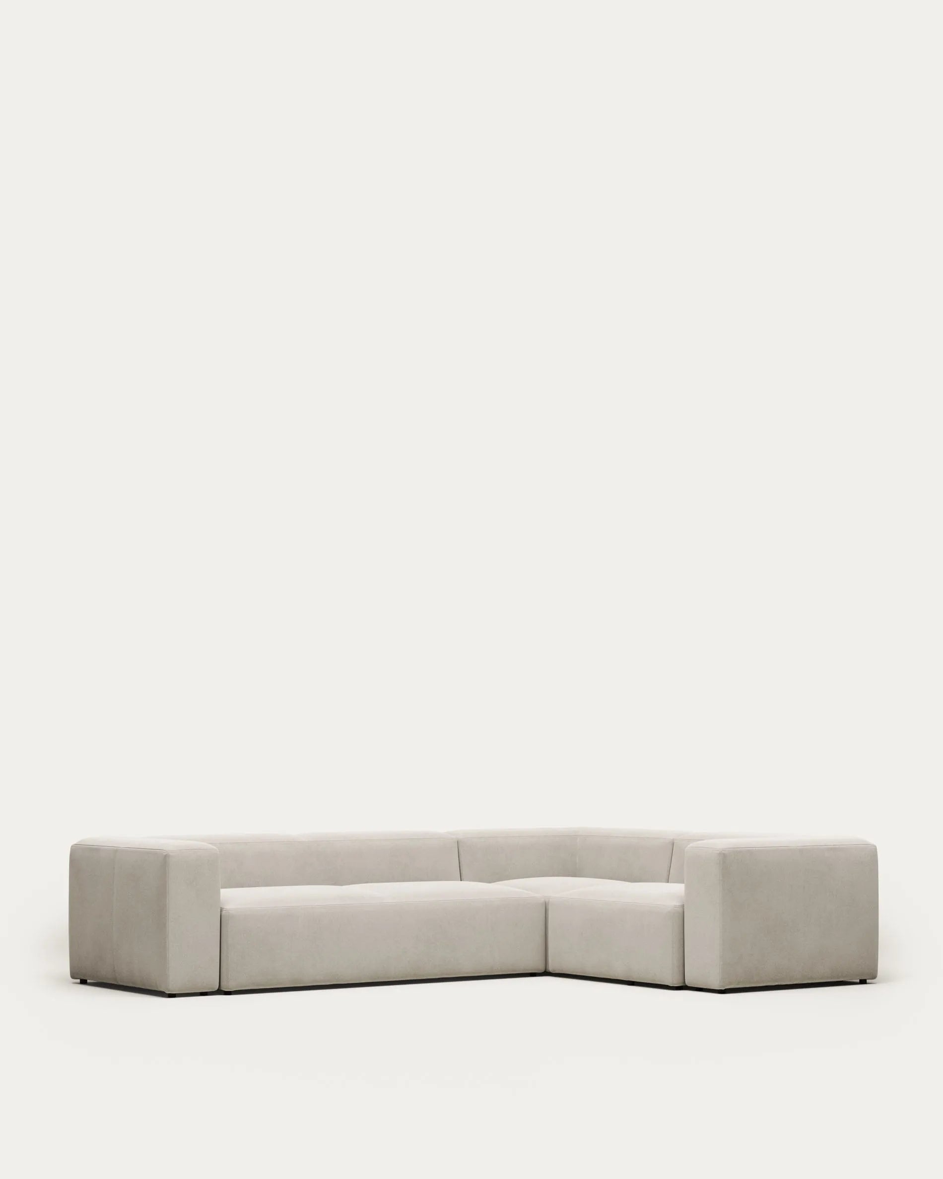 3D-Modell eines eleganten, beigen 4-Sitzer-Ecksofas von Kave Home, 320x230 cm, modernes Design, AR-kompatibel.