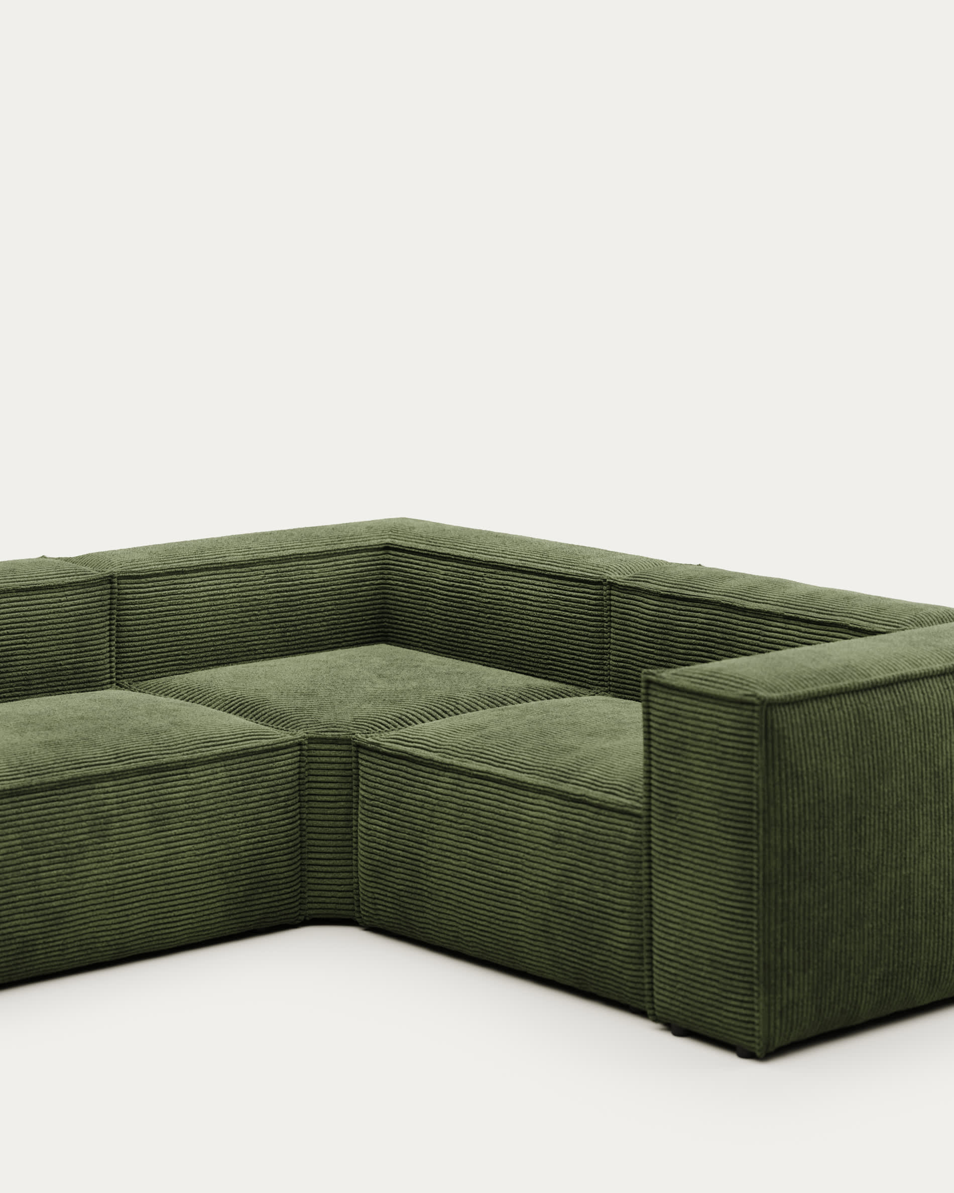 Blok 4-Sitzer Ecksofa Cord grün 320 x 230 cm / 230 x 320 cm in Grün präsentiert im Onlineshop von KAQTU Design AG. 4er Sofa ist von Kave Home