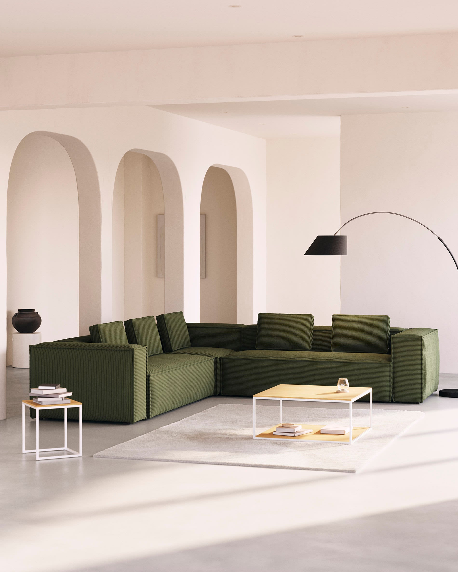 Blok 6-Sitzer Ecksofa dicker Cord grün 320 x 320 cm FSC Mix Credit in Grün präsentiert im Onlineshop von KAQTU Design AG. 4er Sofa ist von Kave Home