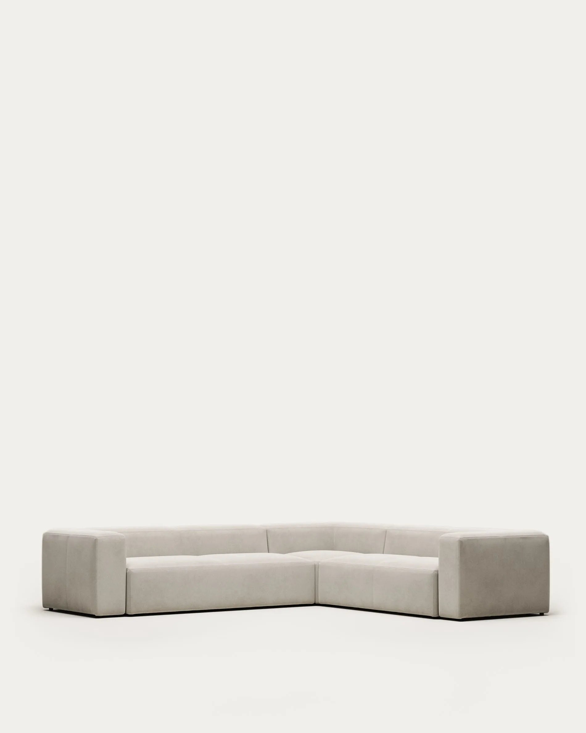 3D-Modell des eleganten Blok 5-Sitzer-Ecksofas in Beige von Kave Home, ideal für stilvolle Wohnzimmer.