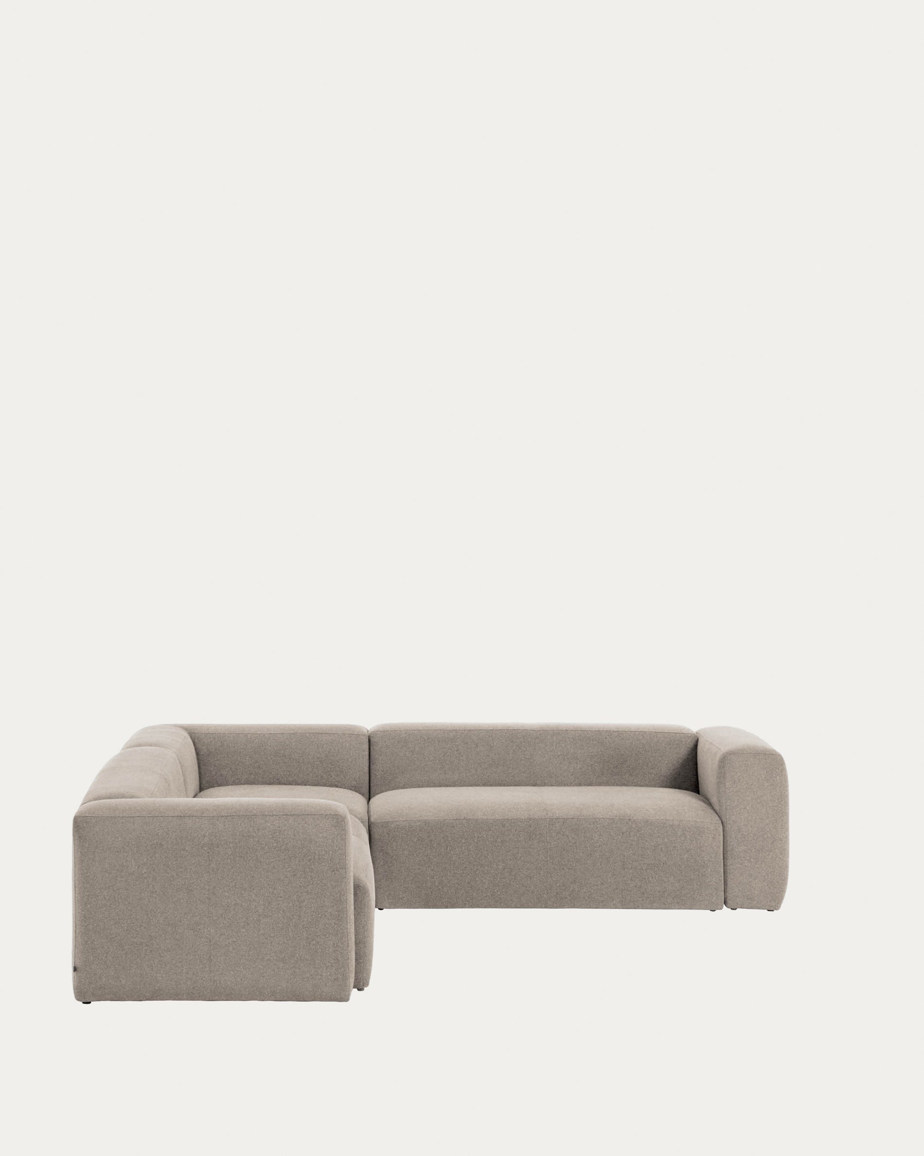 Blok 5-Sitzer-Ecksofa in Beige 320 x 290 cm / 290 x 320 cm in Beige präsentiert im Onlineshop von KAQTU Design AG. 4er Sofa ist von Kave Home