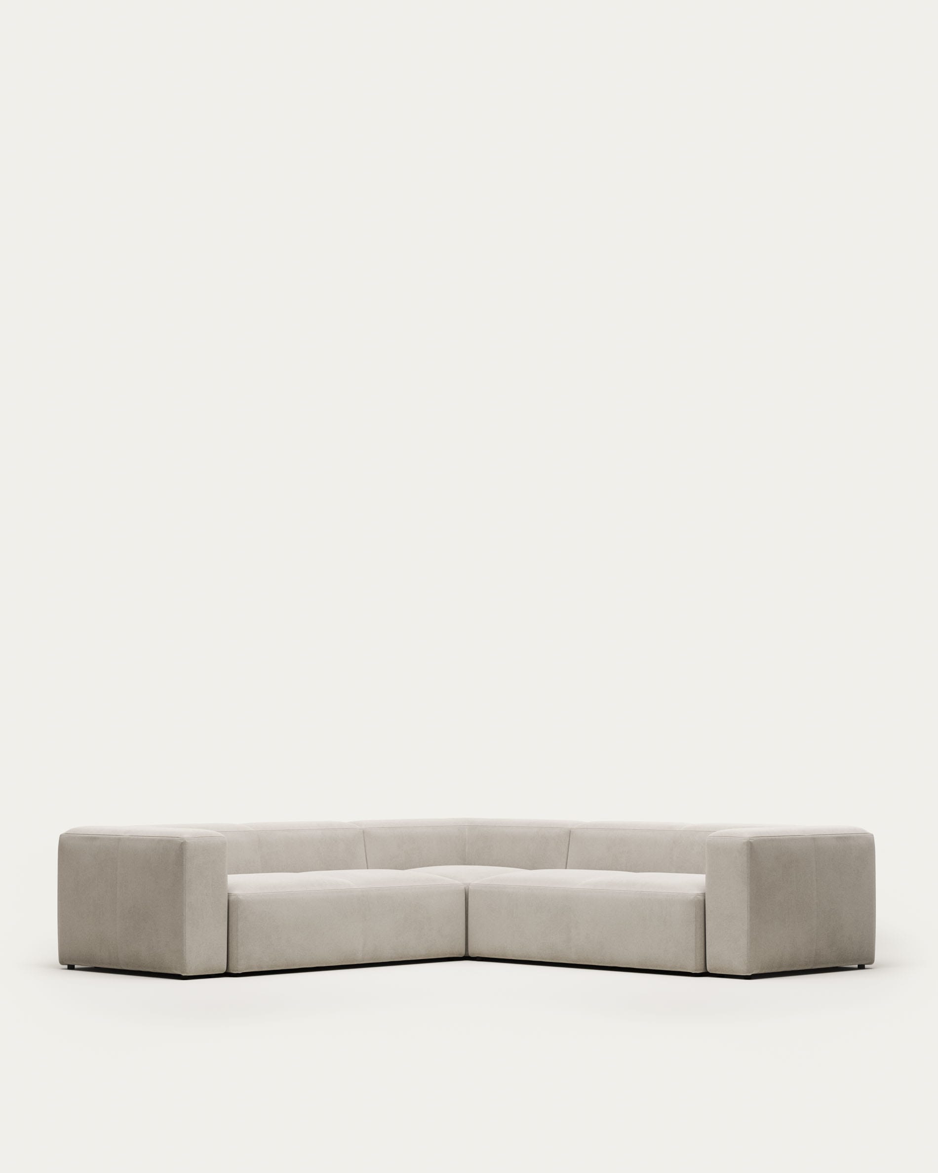 Beige Blok 4 seater corner beige 290 x 290 cm FSC Mix Credit in Beige präsentiert im Onlineshop von KAQTU Design AG. 4er Sofa ist von Kave Home