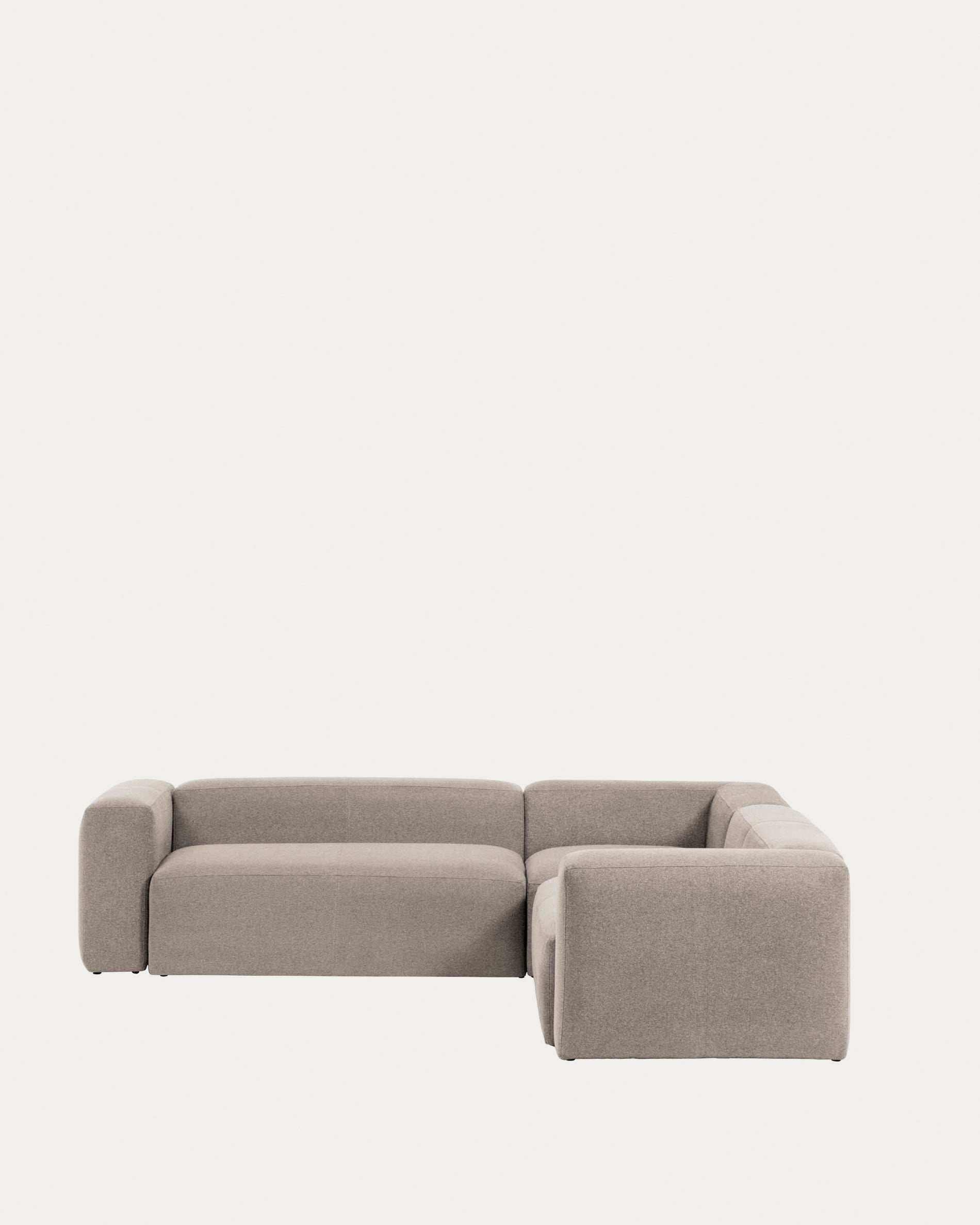 Beige Blok 4 seater corner beige 290 x 290 cm FSC Mix Credit in Beige präsentiert im Onlineshop von KAQTU Design AG. 4er Sofa ist von Kave Home