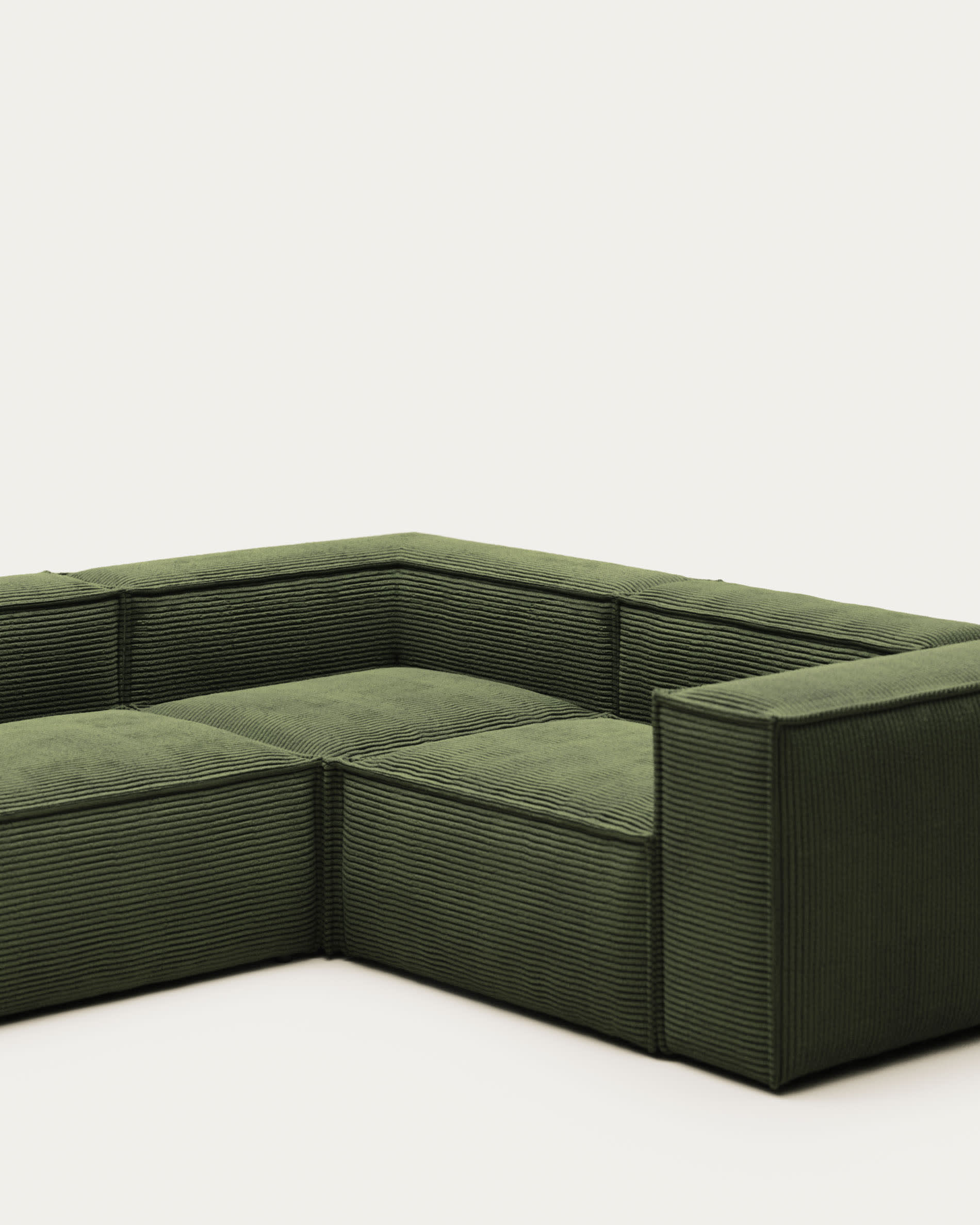 Blok 3-Sitzer-Ecksofa breiter Cord grün 290 x 230 cm / 230 cm 290 cm FSC Mix Credit in Grün präsentiert im Onlineshop von KAQTU Design AG. 3er Sofa ist von Kave Home