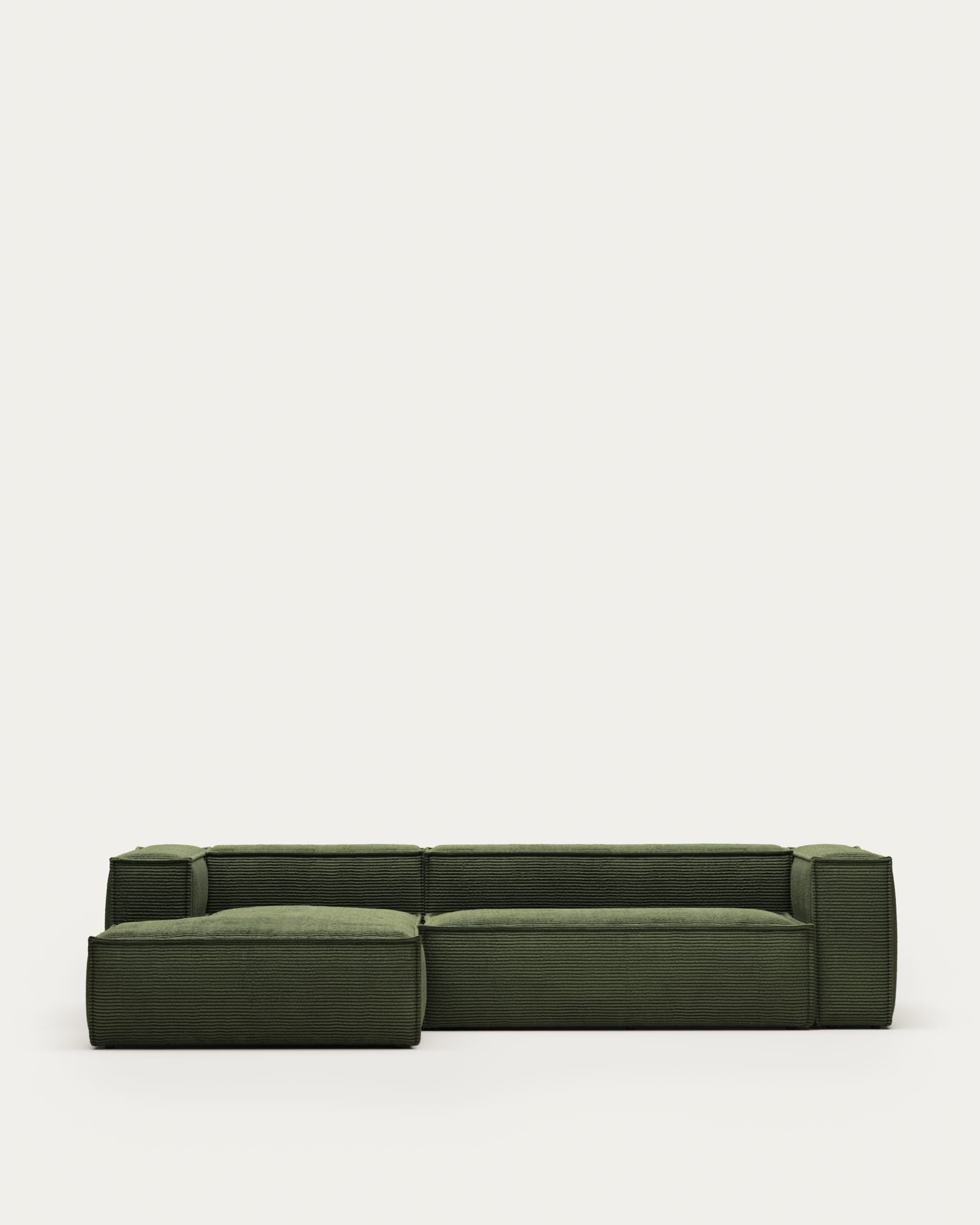 Blok 3-Sitzer-Sofa mit Chaiselongue links breiter Cord grün 300 cm FSC Mix Credit in Grün präsentiert im Onlineshop von KAQTU Design AG. 3er Sofa ist von Kave Home