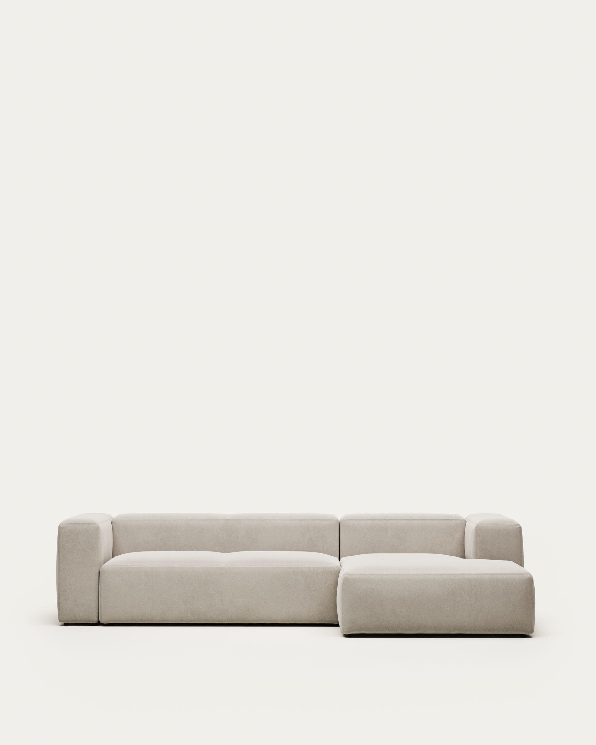 Blok 3-Sitzer Sofa mit Chaiselongue rechts in beige 300 cm FSC Mix Credit in Beige präsentiert im Onlineshop von KAQTU Design AG. 3er Sofa ist von Kave Home