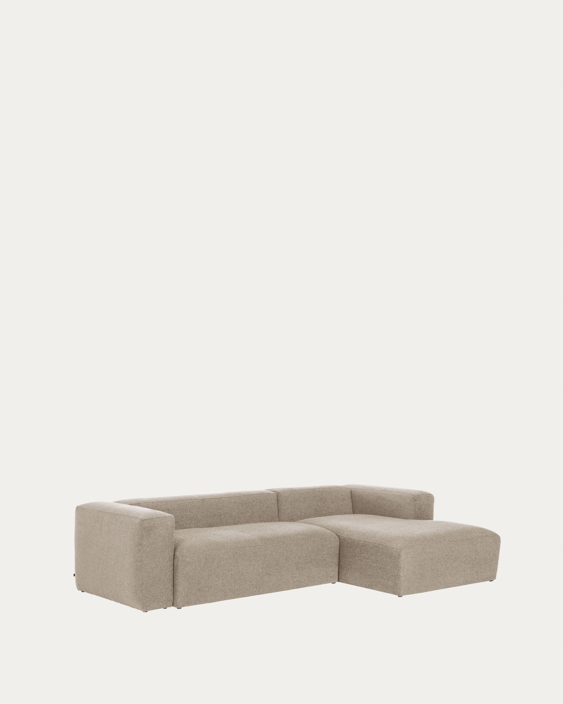 Blok 3-Sitzer Sofa mit Chaiselongue rechts in beige 300 cm FSC Mix Credit in Beige präsentiert im Onlineshop von KAQTU Design AG. 3er Sofa ist von Kave Home