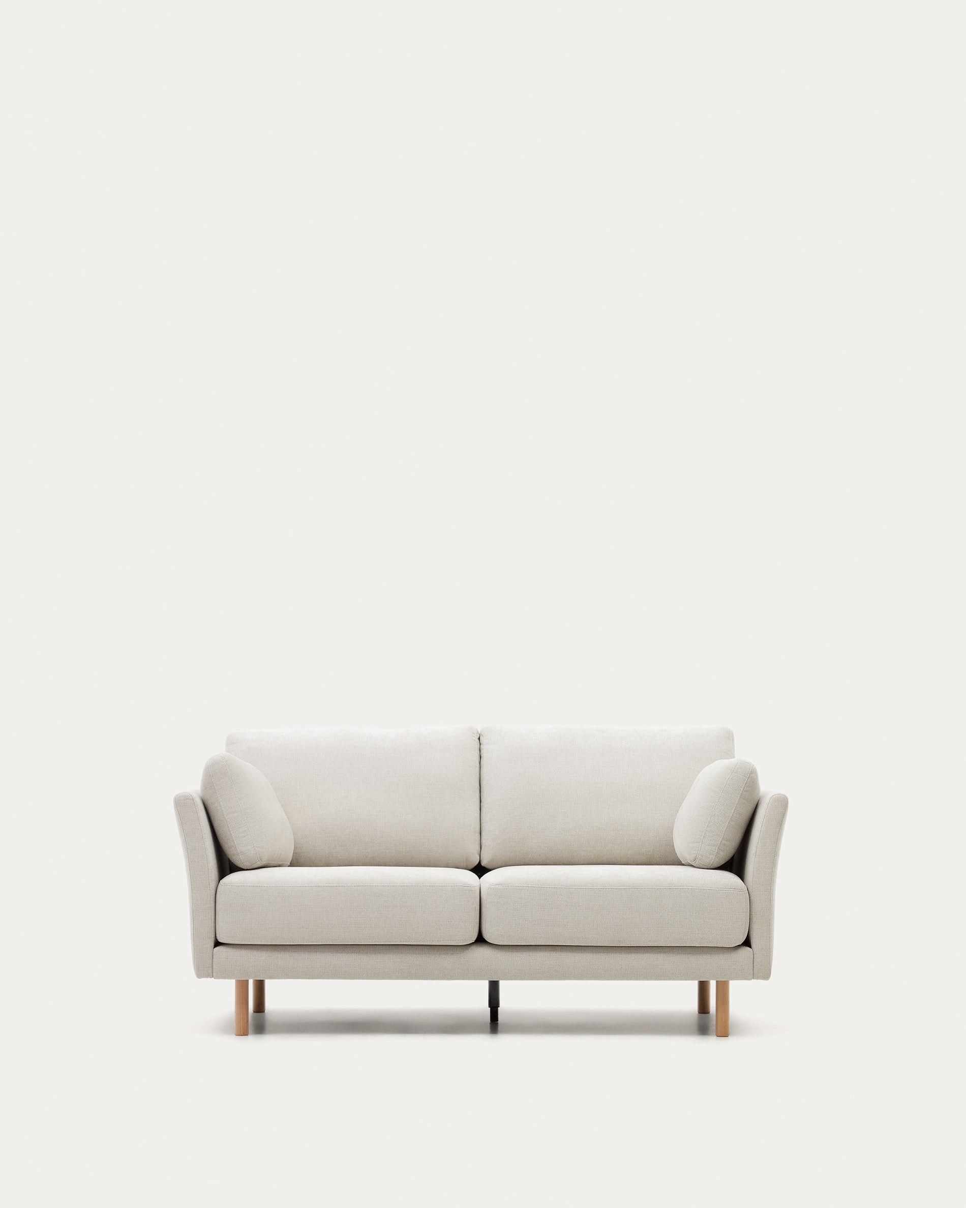 Gilma 2-Sitzer-Sofa aus Chenille in Perle und Beine mit natürlichem Finish 170 cm in Grau präsentiert im Onlineshop von KAQTU Design AG. 2er Sofa ist von Kave Home