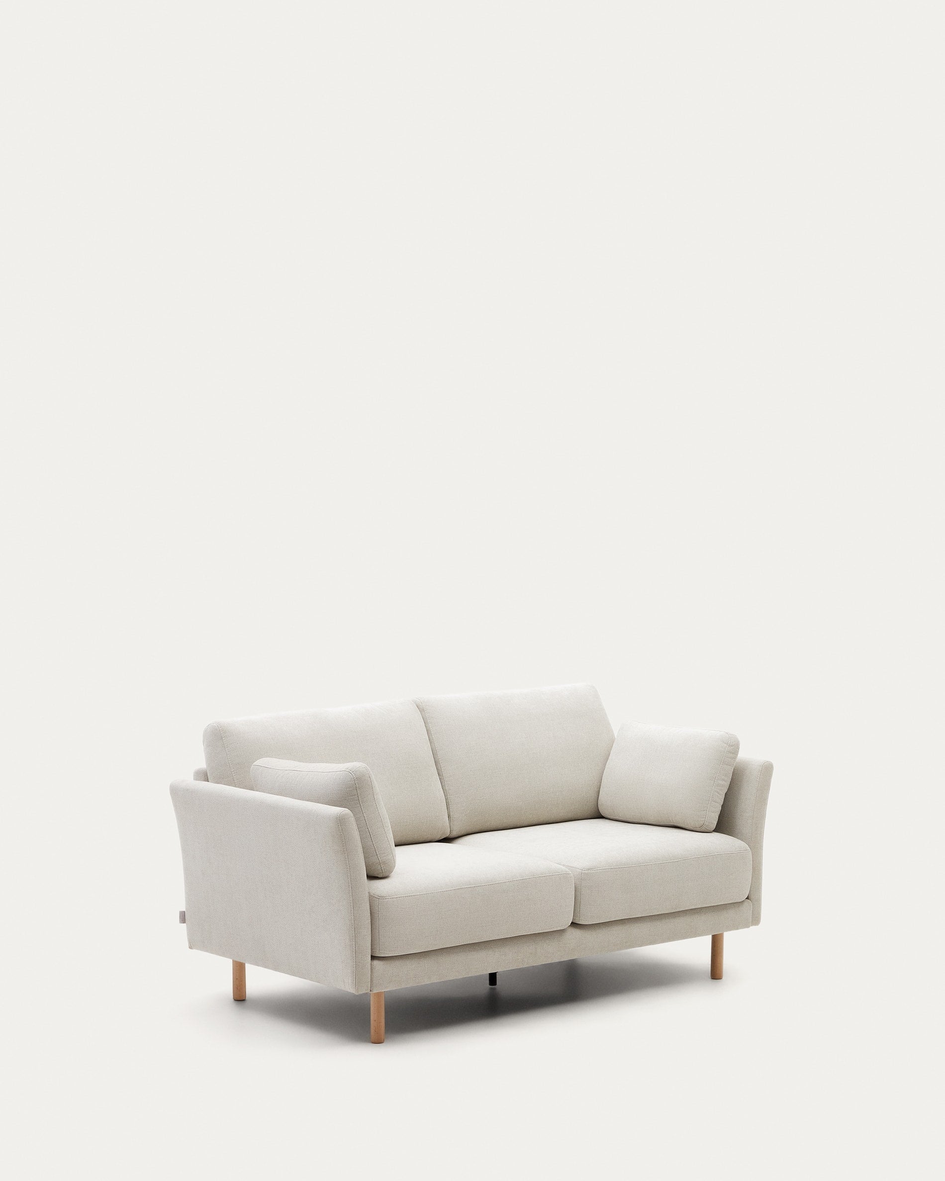 Gilma 2-Sitzer-Sofa aus Chenille in Perle und Beine mit natürlichem Finish 170 cm in Grau präsentiert im Onlineshop von KAQTU Design AG. 2er Sofa ist von Kave Home