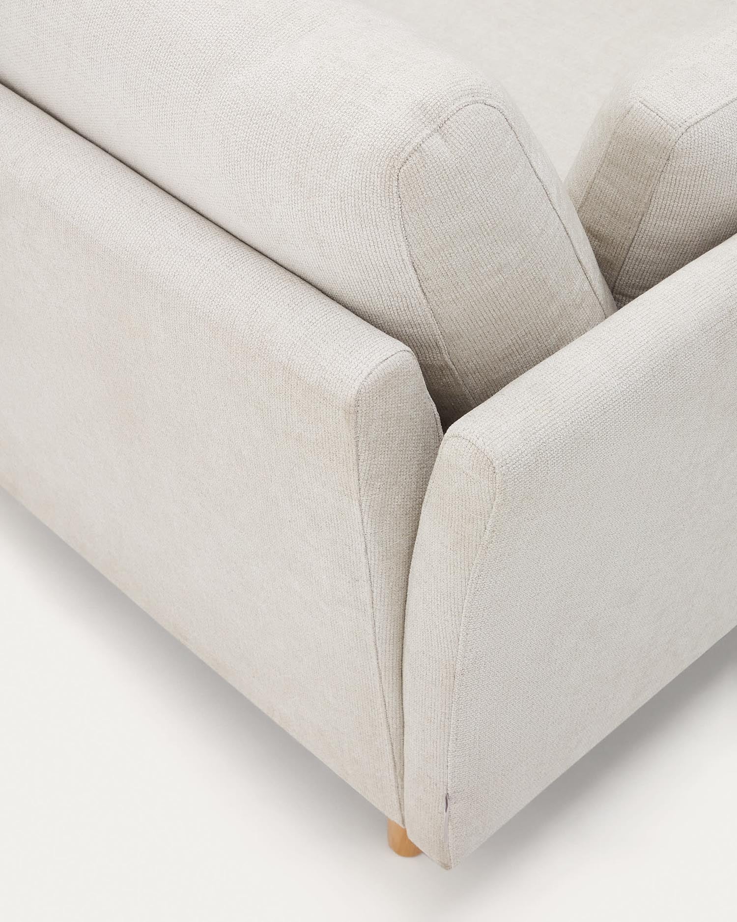 Gilma 2-Sitzer-Sofa aus Chenille in Perle und Beine mit natürlichem Finish 170 cm in Grau präsentiert im Onlineshop von KAQTU Design AG. 2er Sofa ist von Kave Home