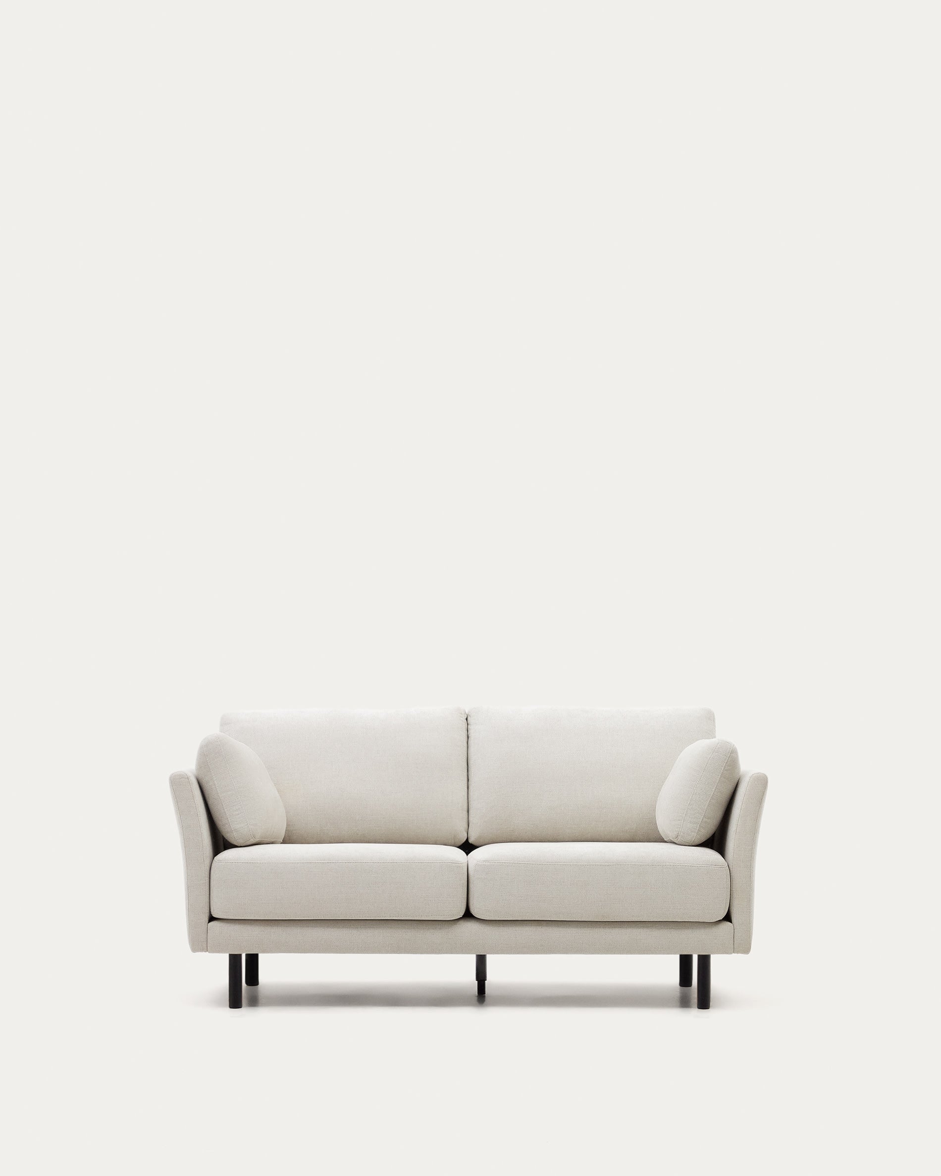 Gilma 2-Sitzer-Sofa aus Chenille in Perle und Beine mit schwarzem Finish 170 cm in Grau präsentiert im Onlineshop von KAQTU Design AG. 2er Sofa ist von Kave Home