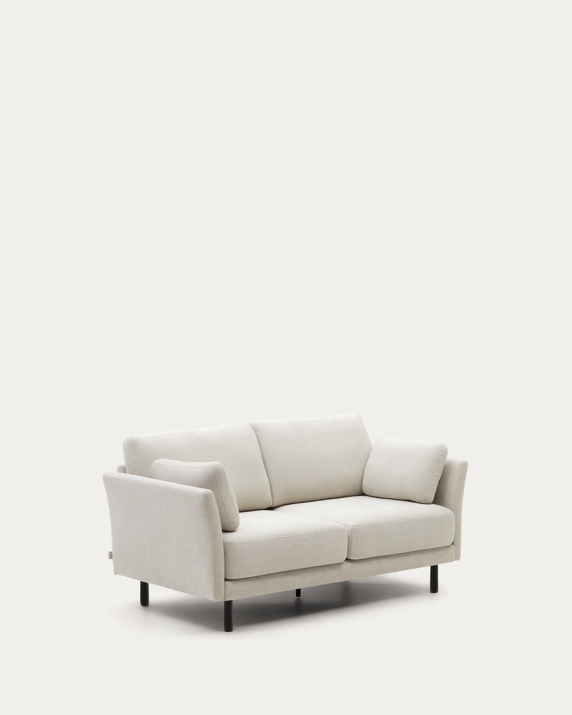 Gilma 2-Sitzer-Sofa aus Chenille in Perle und Beine mit schwarzem Finish 170 cm in Grau präsentiert im Onlineshop von KAQTU Design AG. 2er Sofa ist von Kave Home