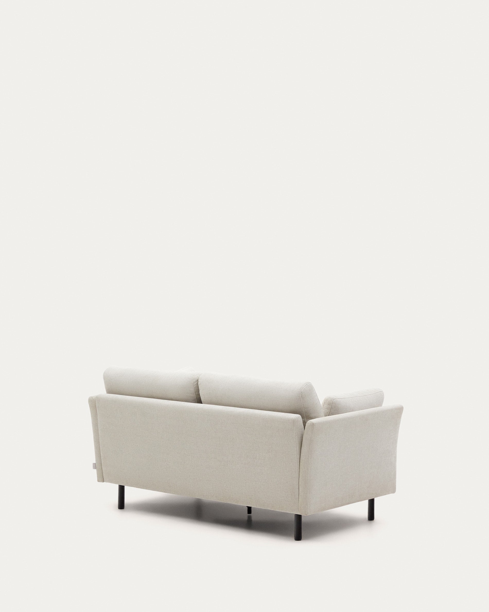 Gilma 2-Sitzer-Sofa aus Chenille in Perle und Beine mit schwarzem Finish 170 cm in Grau präsentiert im Onlineshop von KAQTU Design AG. 2er Sofa ist von Kave Home