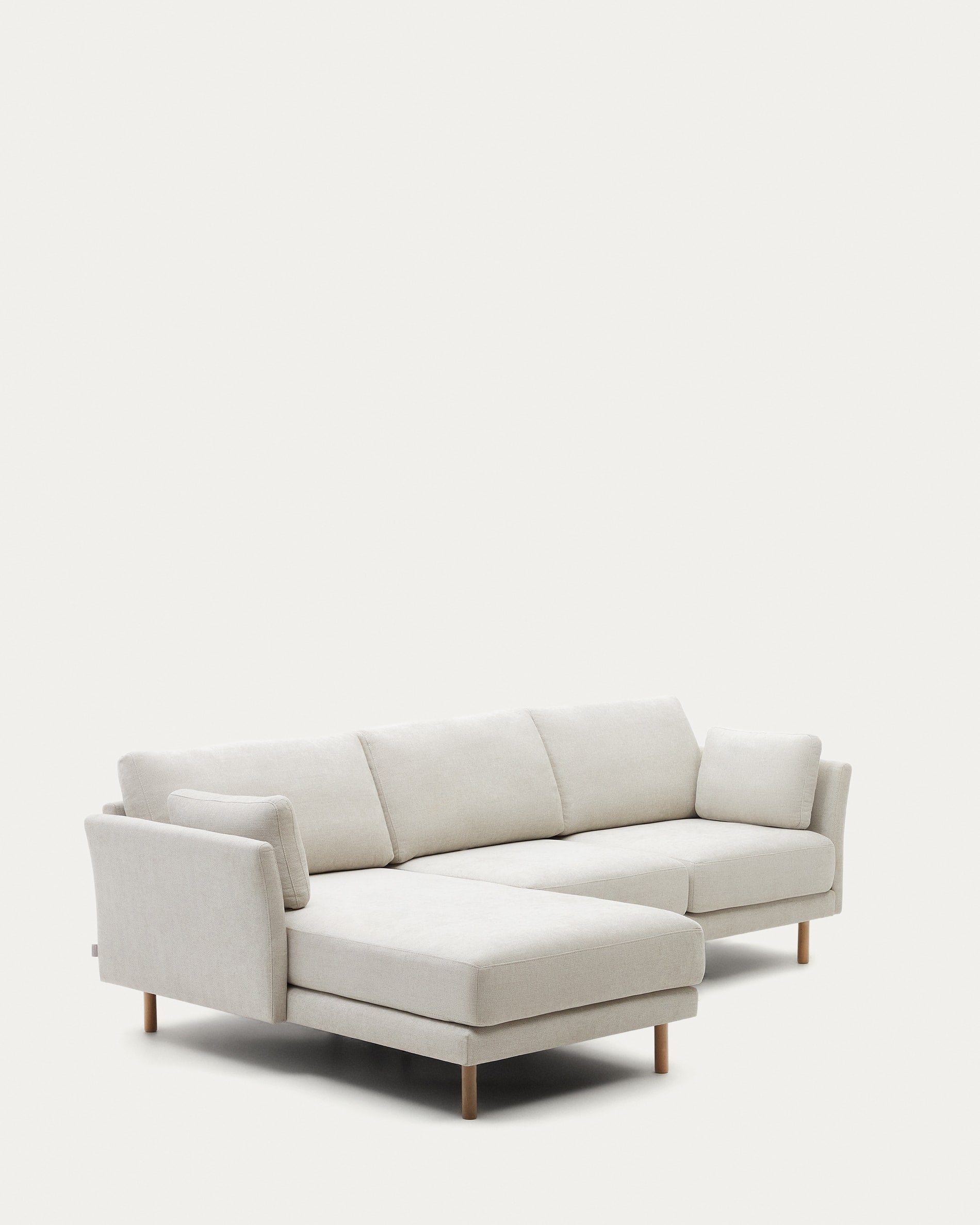 Gilma 3-Sitzer-Sofa Chaiselongue rechts/links Chenille in Perle Beine naturfarben 260 cm in Grau präsentiert im Onlineshop von KAQTU Design AG. 3er Sofa ist von Kave Home