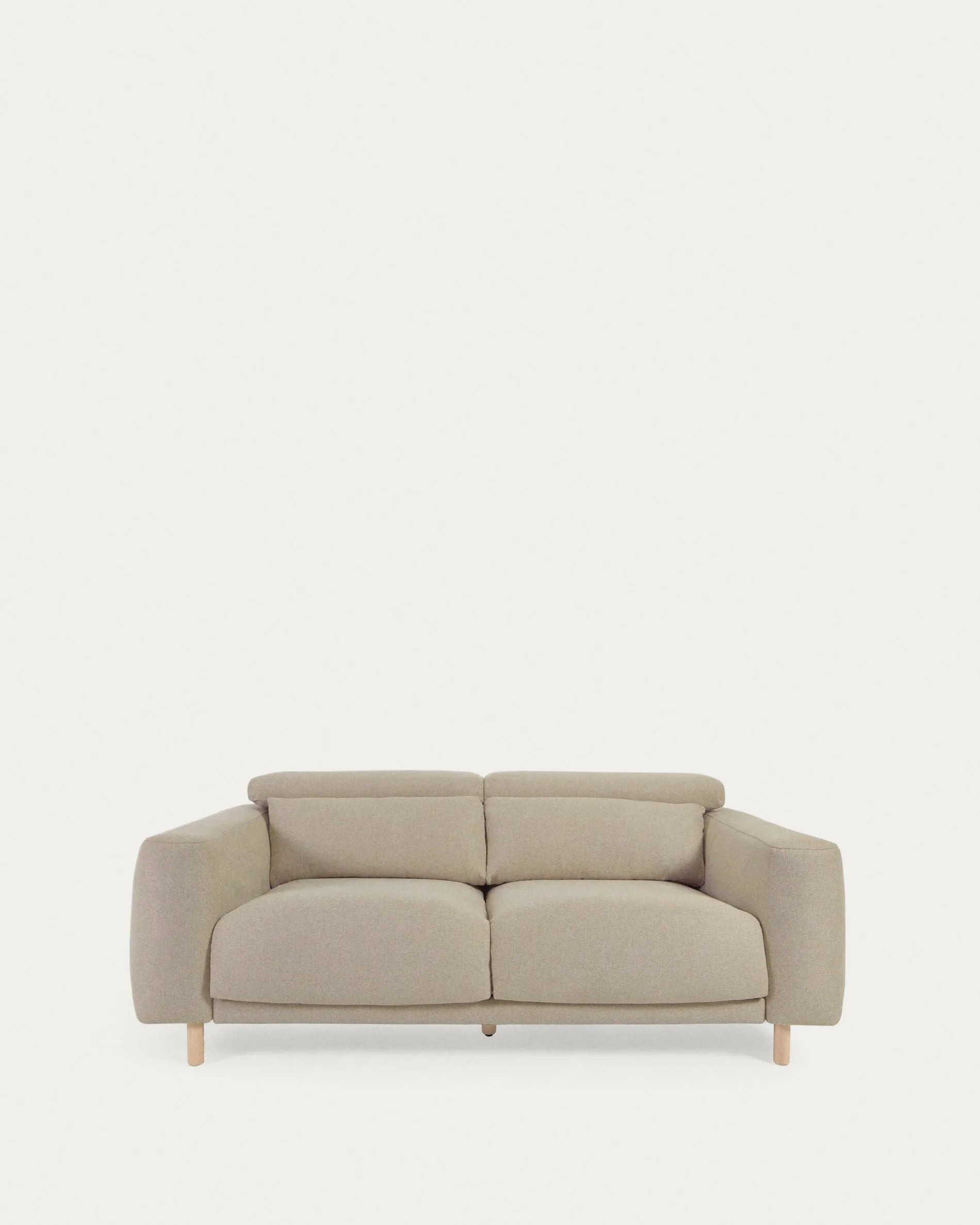 Elegantes beige 3-Sitzer Sofa mit verstellbaren Kopfstützen und ausziehbaren Sitzen, FSC-zertifiziert.