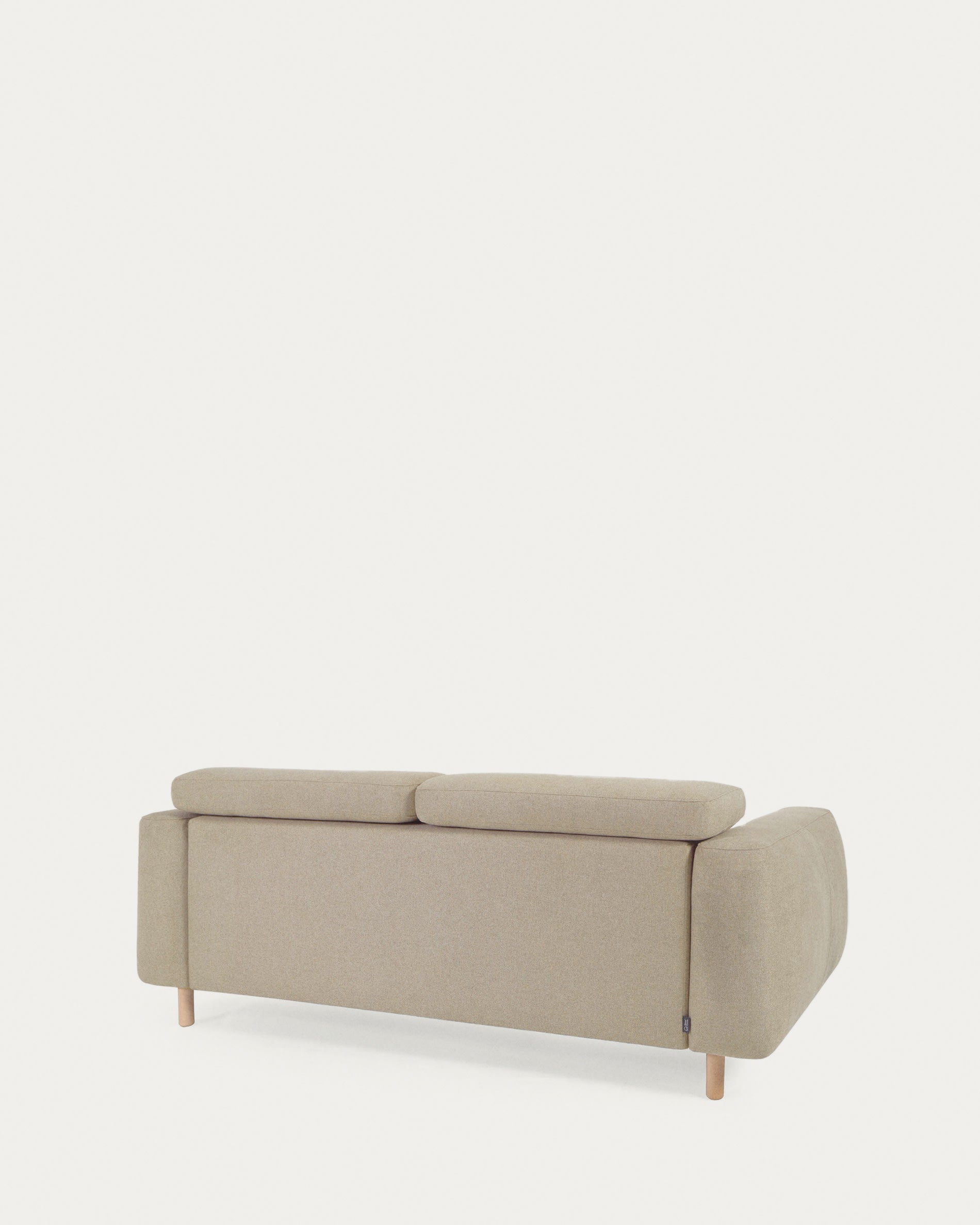 Singa 3-Sitzer Sofa mit verstellbarer Kopfstütze und ausziehbarem Sitz beige 215 cm FSC Mix Credit in  präsentiert im Onlineshop von KAQTU Design AG. 3er Sofa ist von Kave Home