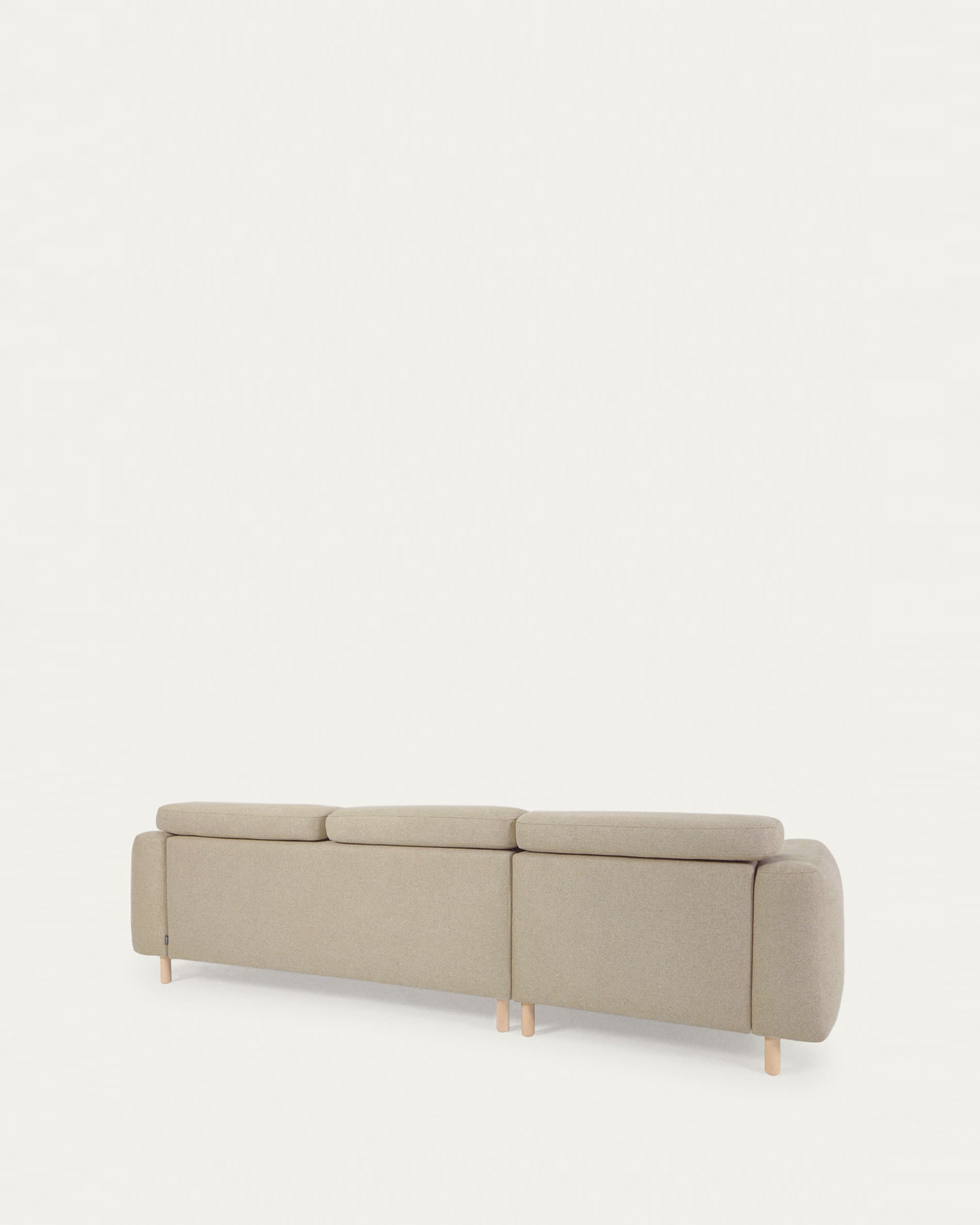 Singa 3-Sitzer Sofa mit Chaiselongue links, verstellbarer Kopfstütze und ausziehbarem Sitz beige 296 cm FSC Mix Credit in Beige präsentiert im Onlineshop von KAQTU Design AG. 3er Sofa ist von Kave Home