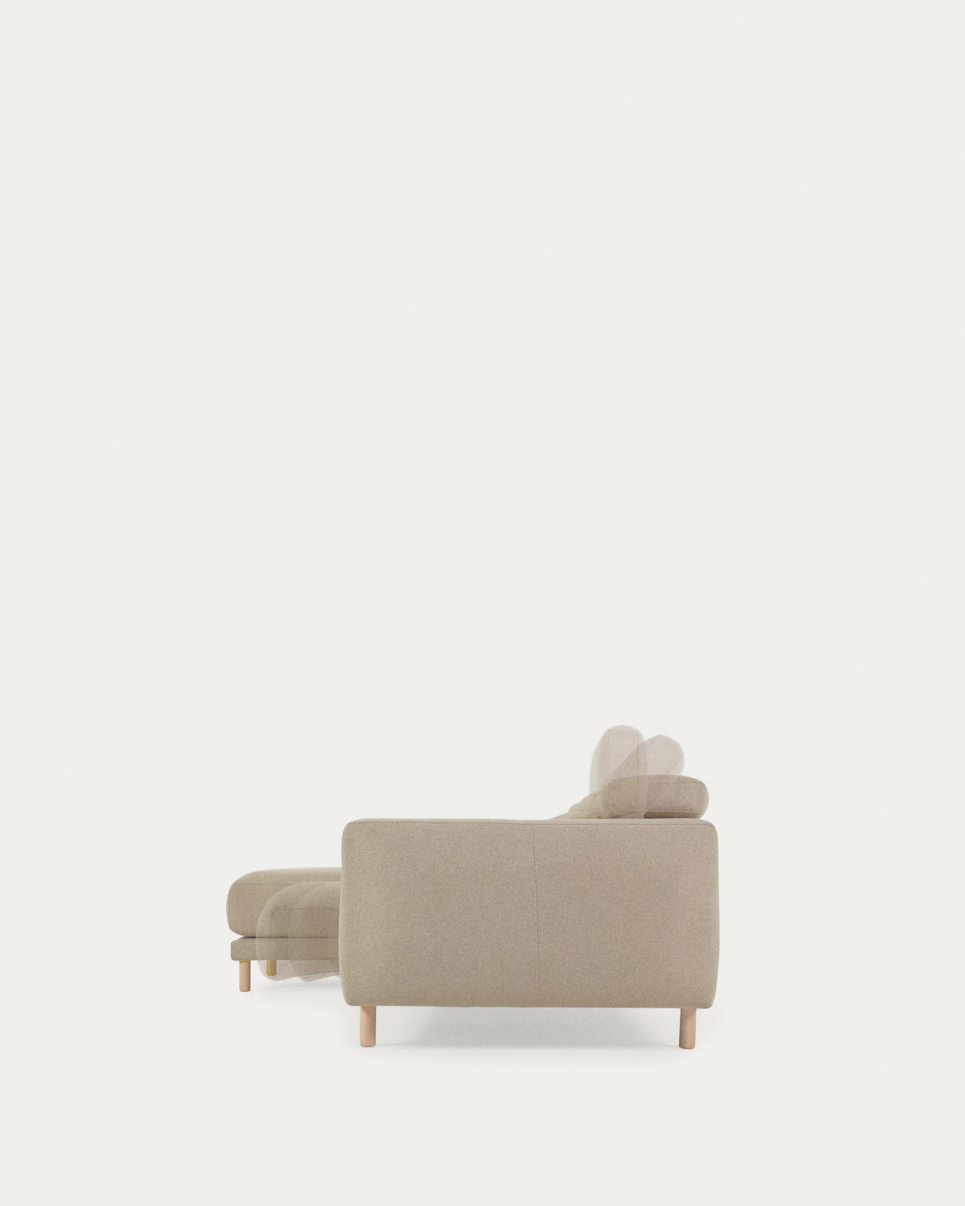 Singa 3-Sitzer Sofa mit Chaiselongue links, verstellbarer Kopfstütze und ausziehbarem Sitz beige 296 cm FSC Mix Credit in Beige präsentiert im Onlineshop von KAQTU Design AG. 3er Sofa ist von Kave Home