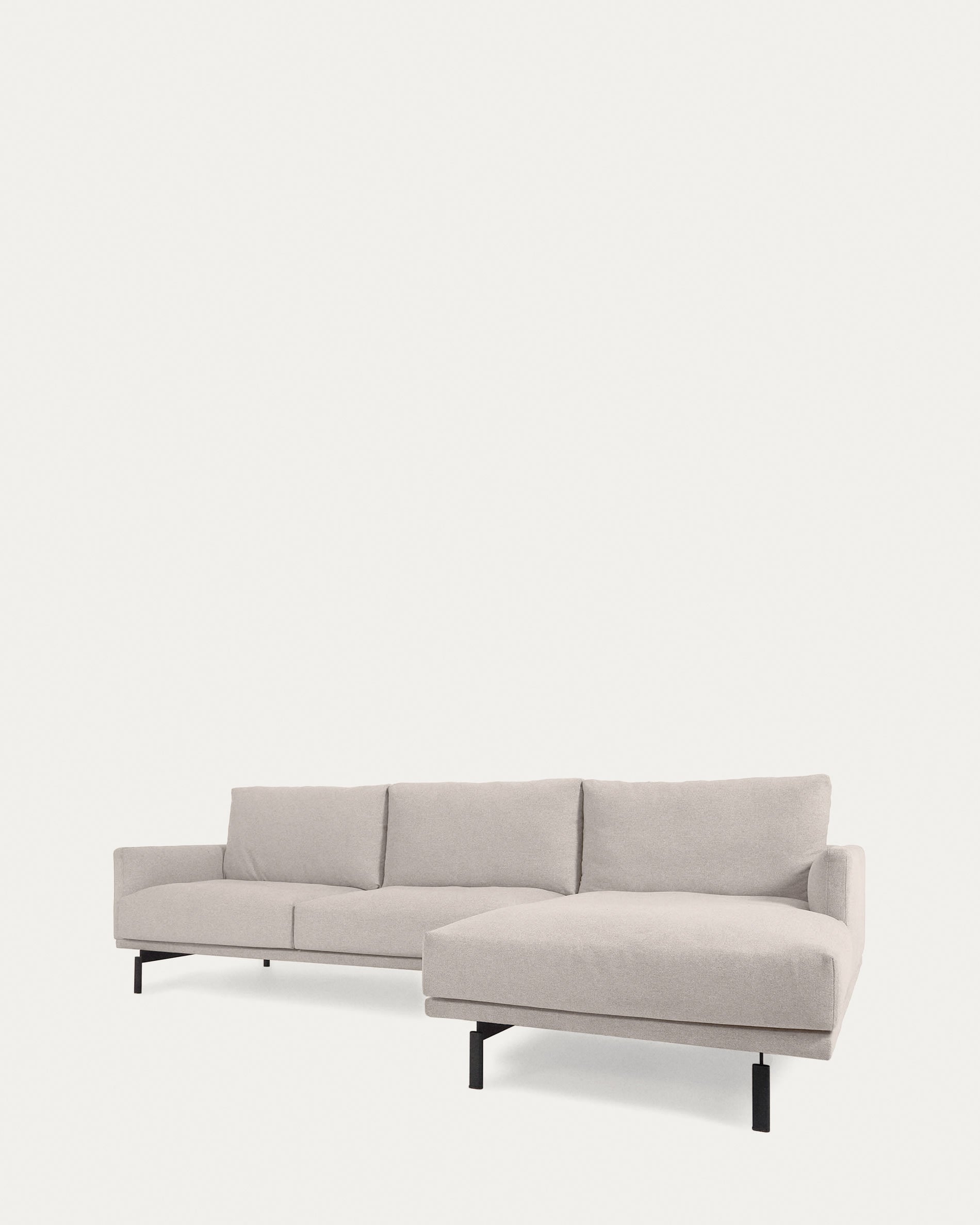 Galene 3-Sitzer Sofa beige mit Chaiselongue rechts 254 cm in Beige präsentiert im Onlineshop von KAQTU Design AG. 3er Sofa ist von Kave Home