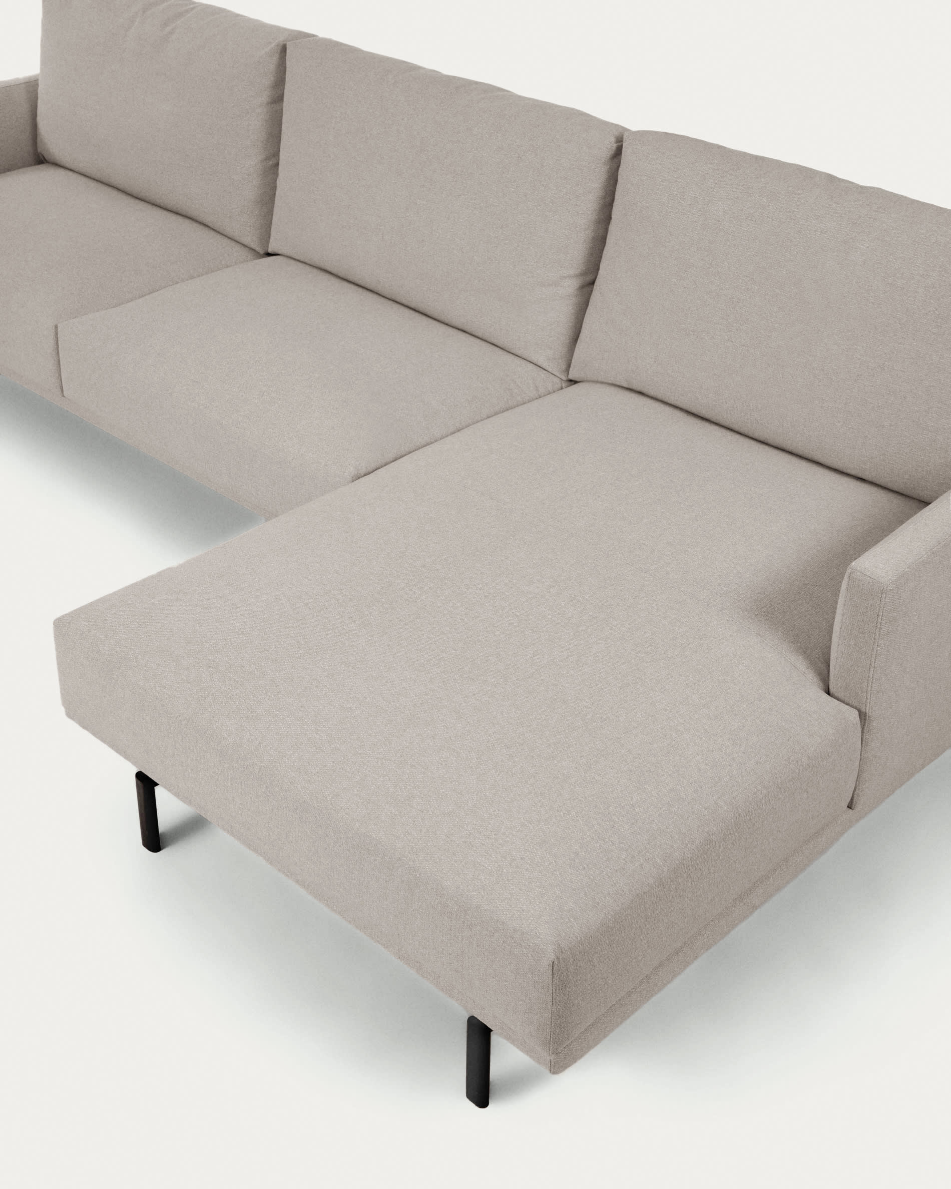 Galene 3-Sitzer Sofa beige mit Chaiselongue rechts 254 cm in Beige präsentiert im Onlineshop von KAQTU Design AG. 3er Sofa ist von Kave Home