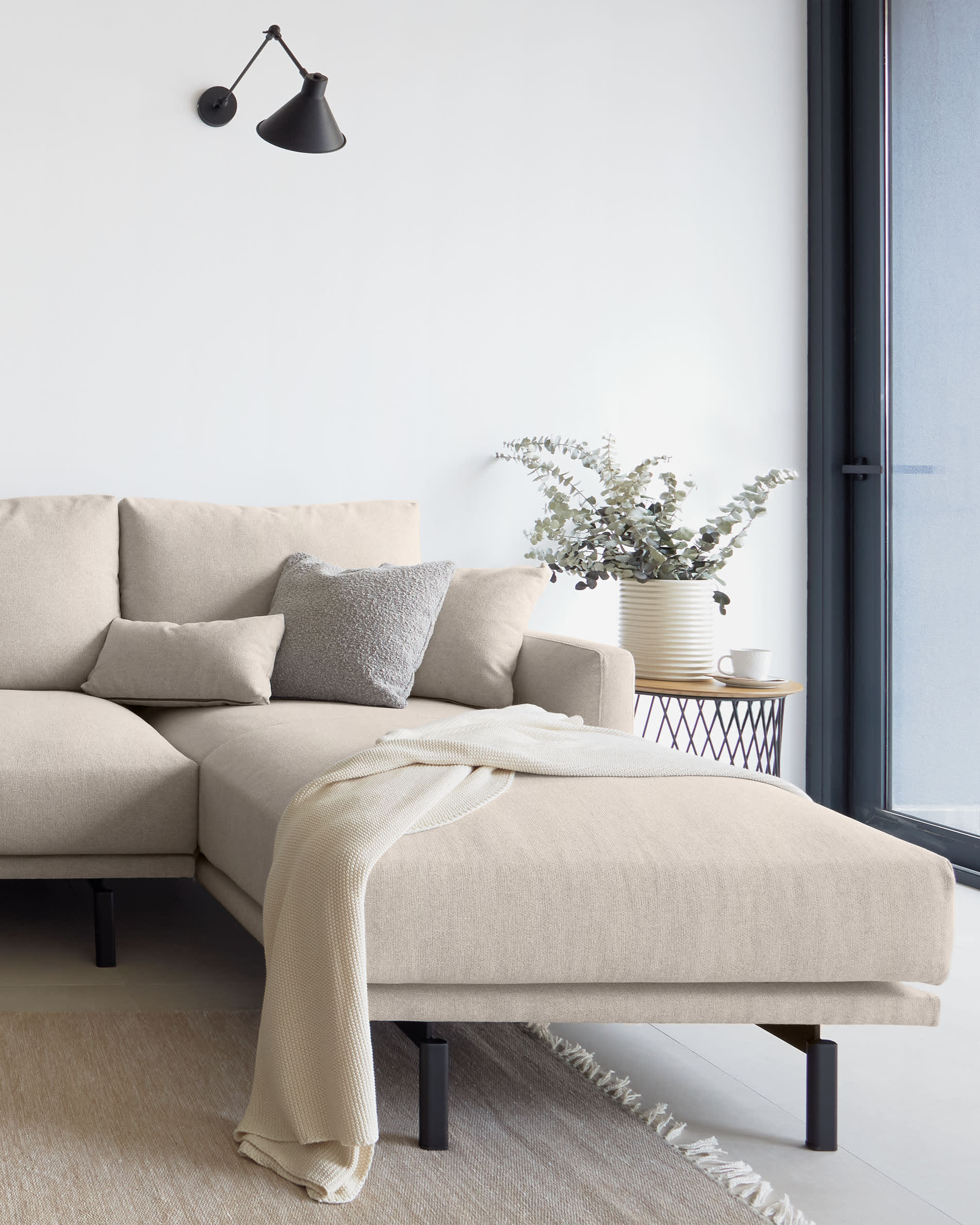 Galene 3-Sitzer Sofa beige mit Chaiselongue rechts 254 cm in Beige präsentiert im Onlineshop von KAQTU Design AG. 3er Sofa ist von Kave Home