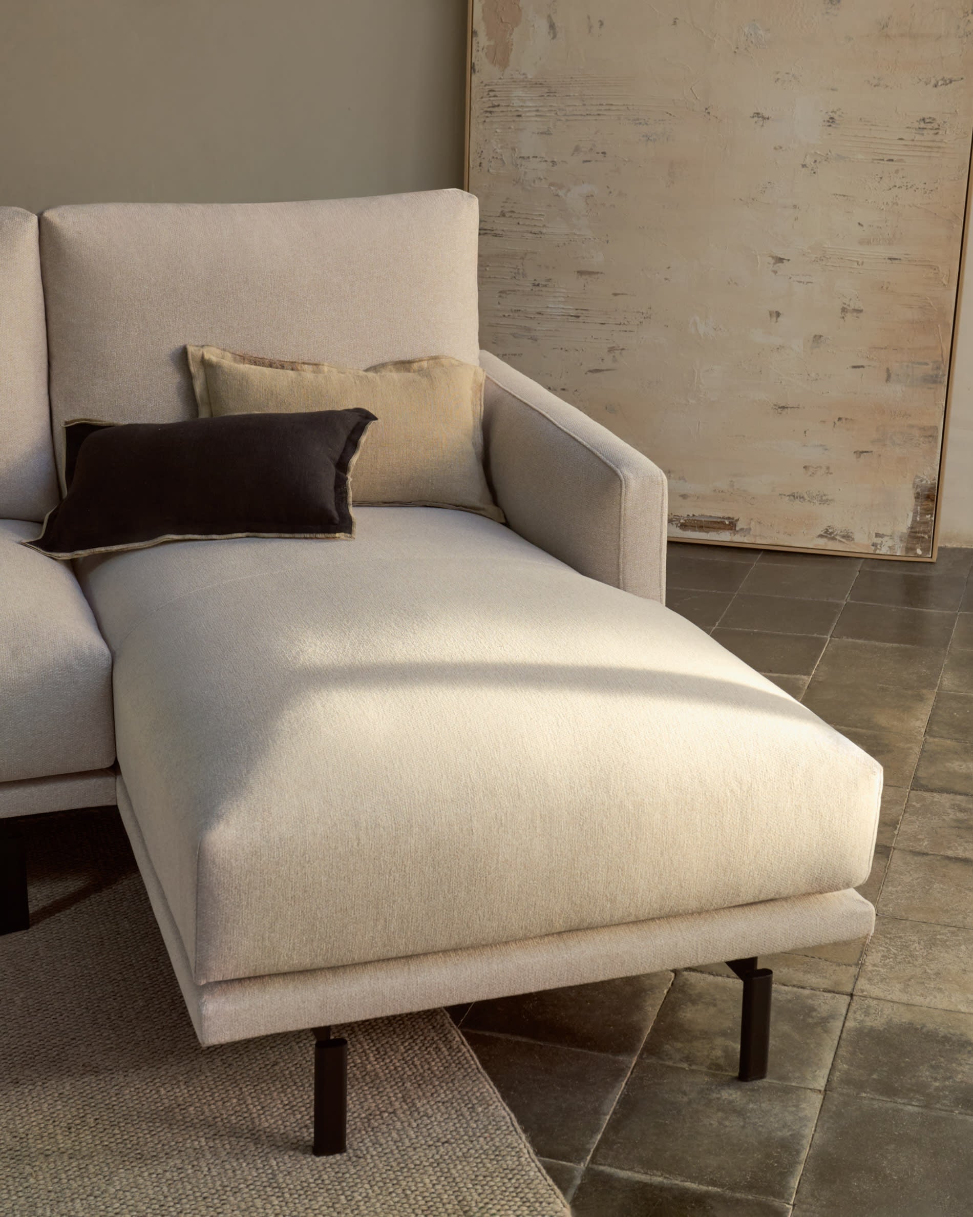 Galene 3-Sitzer Sofa beige mit Chaiselongue rechts 254 cm in Beige präsentiert im Onlineshop von KAQTU Design AG. 3er Sofa ist von Kave Home