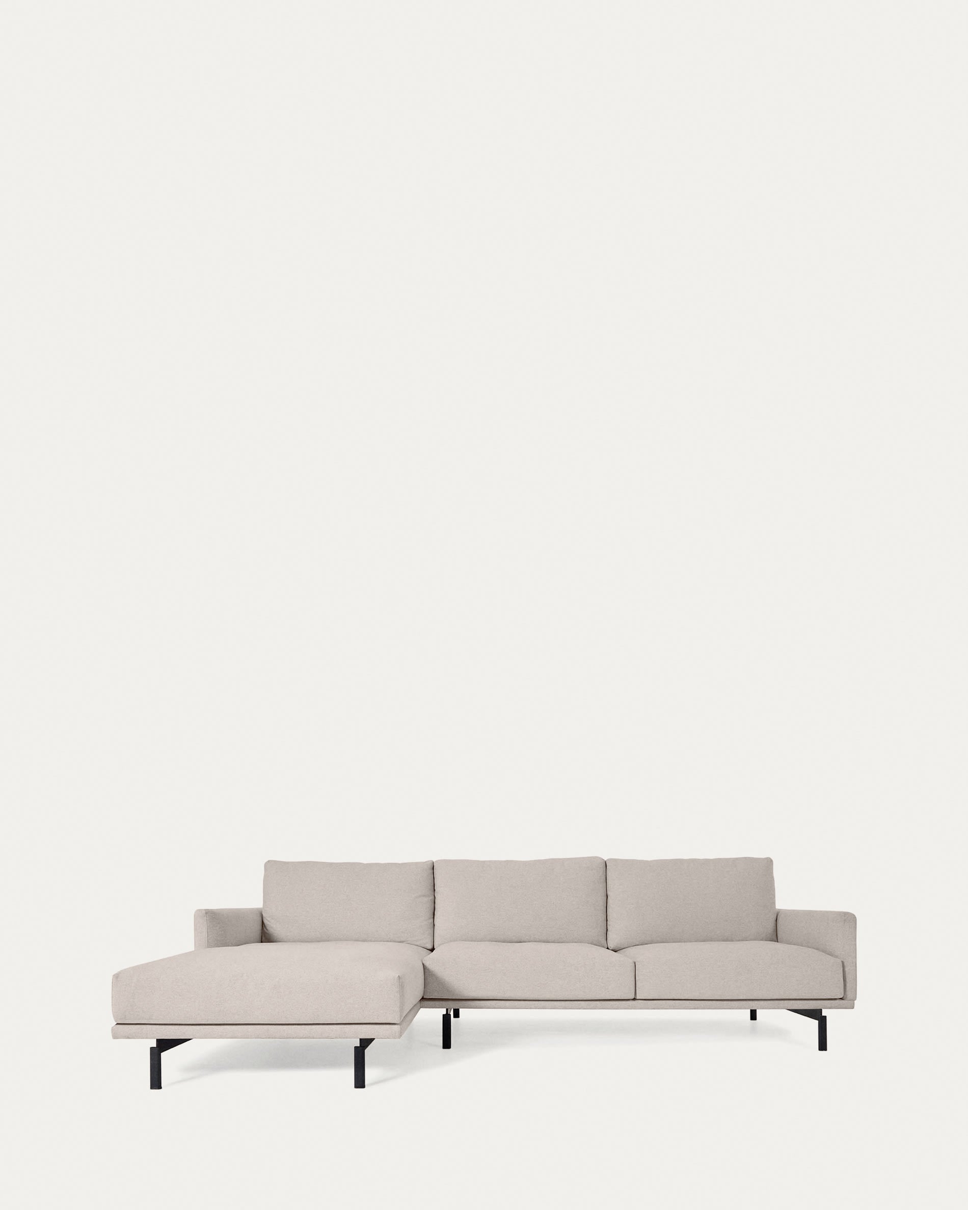 Galene 3-Sitzer Sofa beige mit Chaiselongue links 254 cm in Beige präsentiert im Onlineshop von KAQTU Design AG. 3er Sofa ist von Kave Home