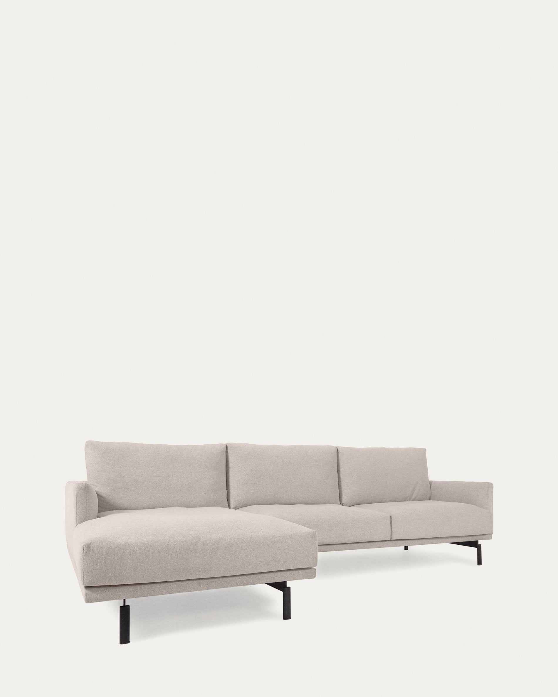 Galene 3-Sitzer Sofa beige mit Chaiselongue links 254 cm in Beige präsentiert im Onlineshop von KAQTU Design AG. 3er Sofa ist von Kave Home