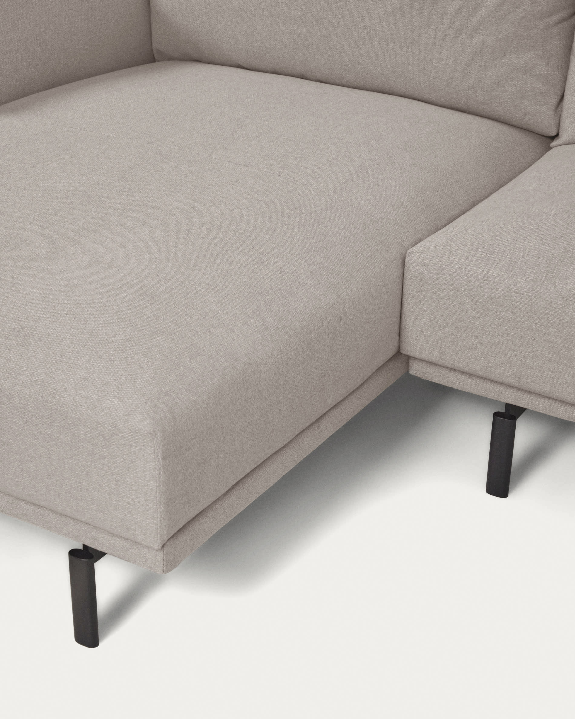 Galene 3-Sitzer Sofa beige mit Chaiselongue links 254 cm in Beige präsentiert im Onlineshop von KAQTU Design AG. 3er Sofa ist von Kave Home