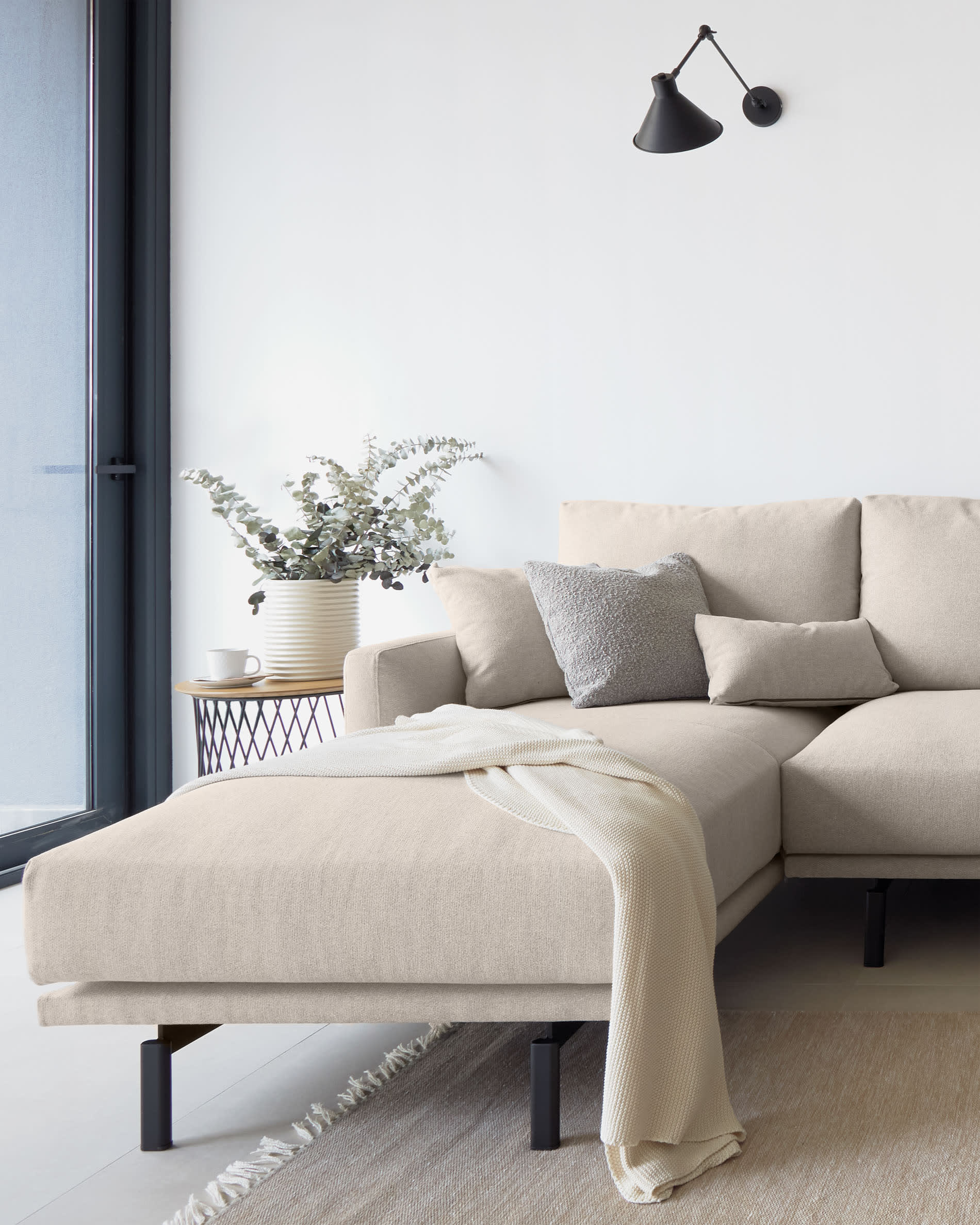 Galene 3-Sitzer Sofa beige mit Chaiselongue links 254 cm in Beige präsentiert im Onlineshop von KAQTU Design AG. 3er Sofa ist von Kave Home