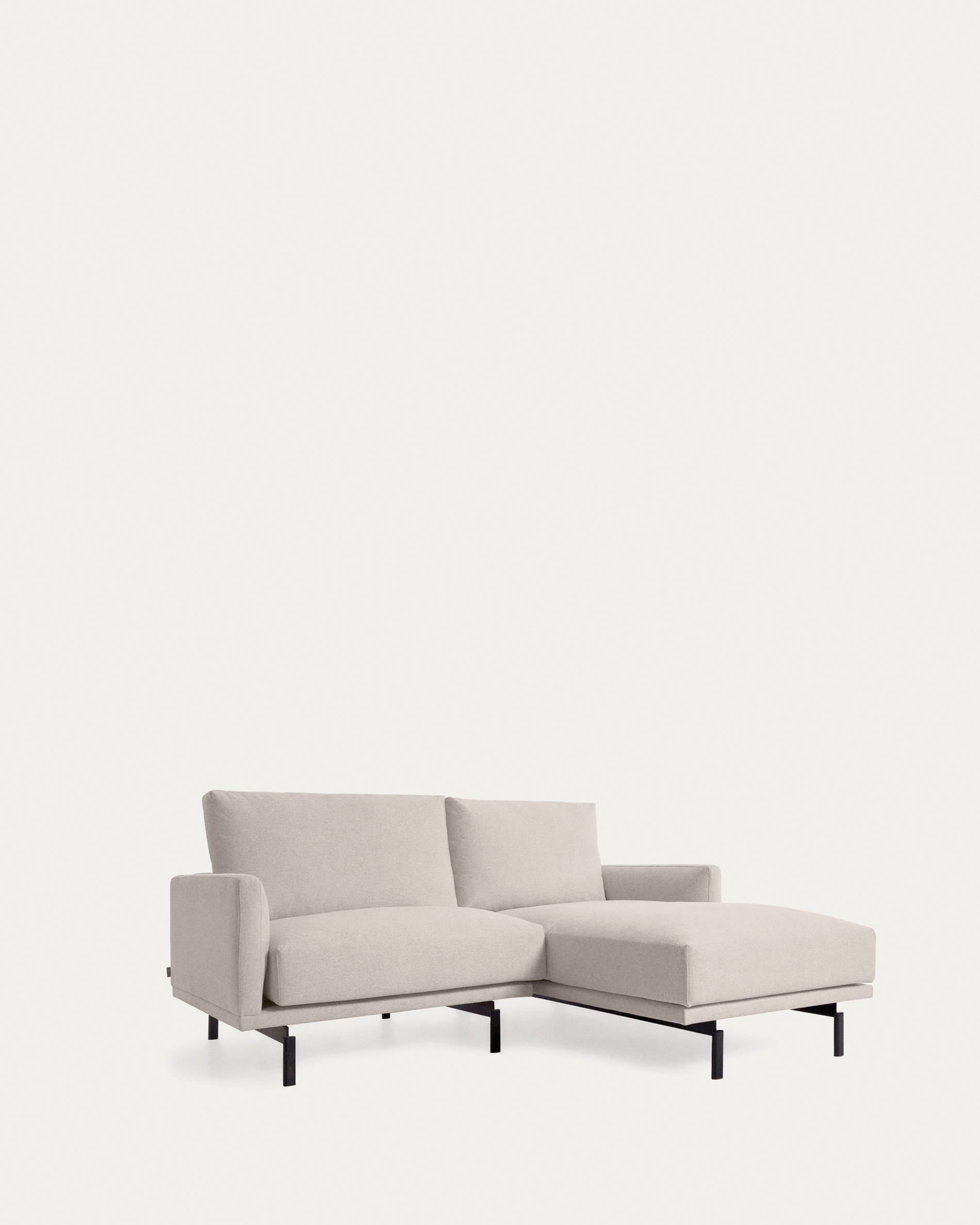 Galene 3-Sitzer Sofa beige mit Chaiselongue rechts 194 cm in Beige präsentiert im Onlineshop von KAQTU Design AG. 3er Sofa ist von Kave Home