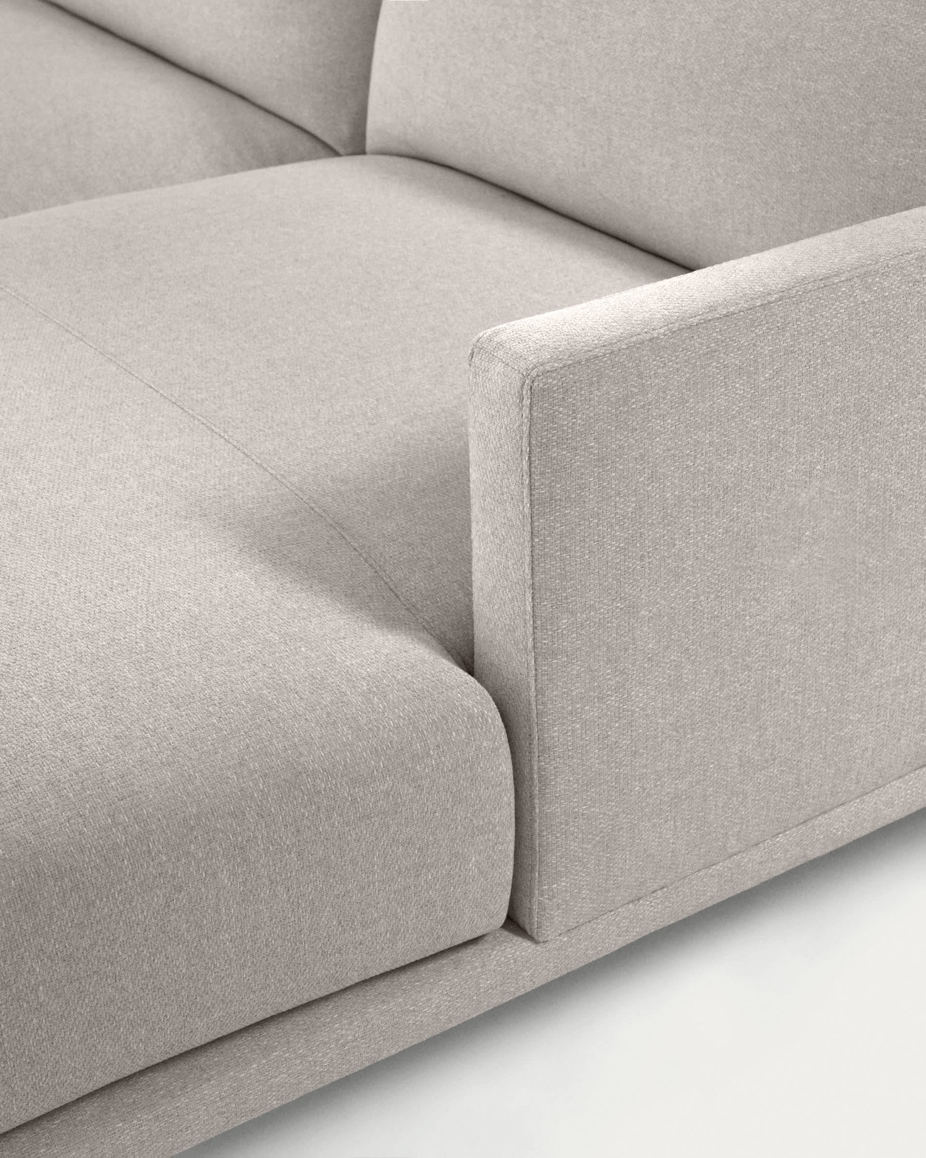 Galene 3-Sitzer Sofa beige mit Chaiselongue rechts 214 cm in Beige präsentiert im Onlineshop von KAQTU Design AG. 3er Sofa ist von Kave Home