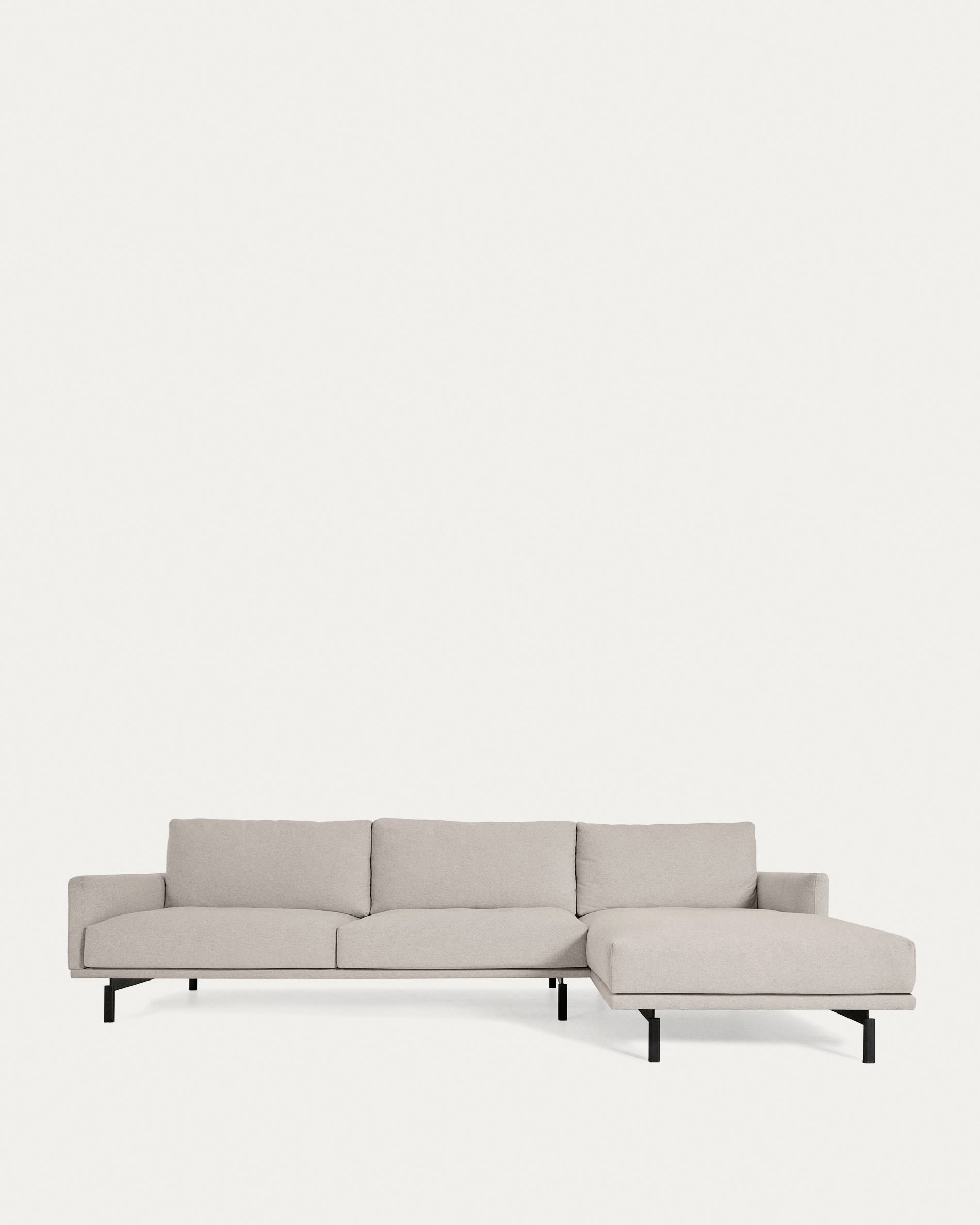 Galene 4-Sitzer Sofa beige mit Chaiselongue rechts 314 cm in Beige präsentiert im Onlineshop von KAQTU Design AG. 4er Sofa ist von Kave Home