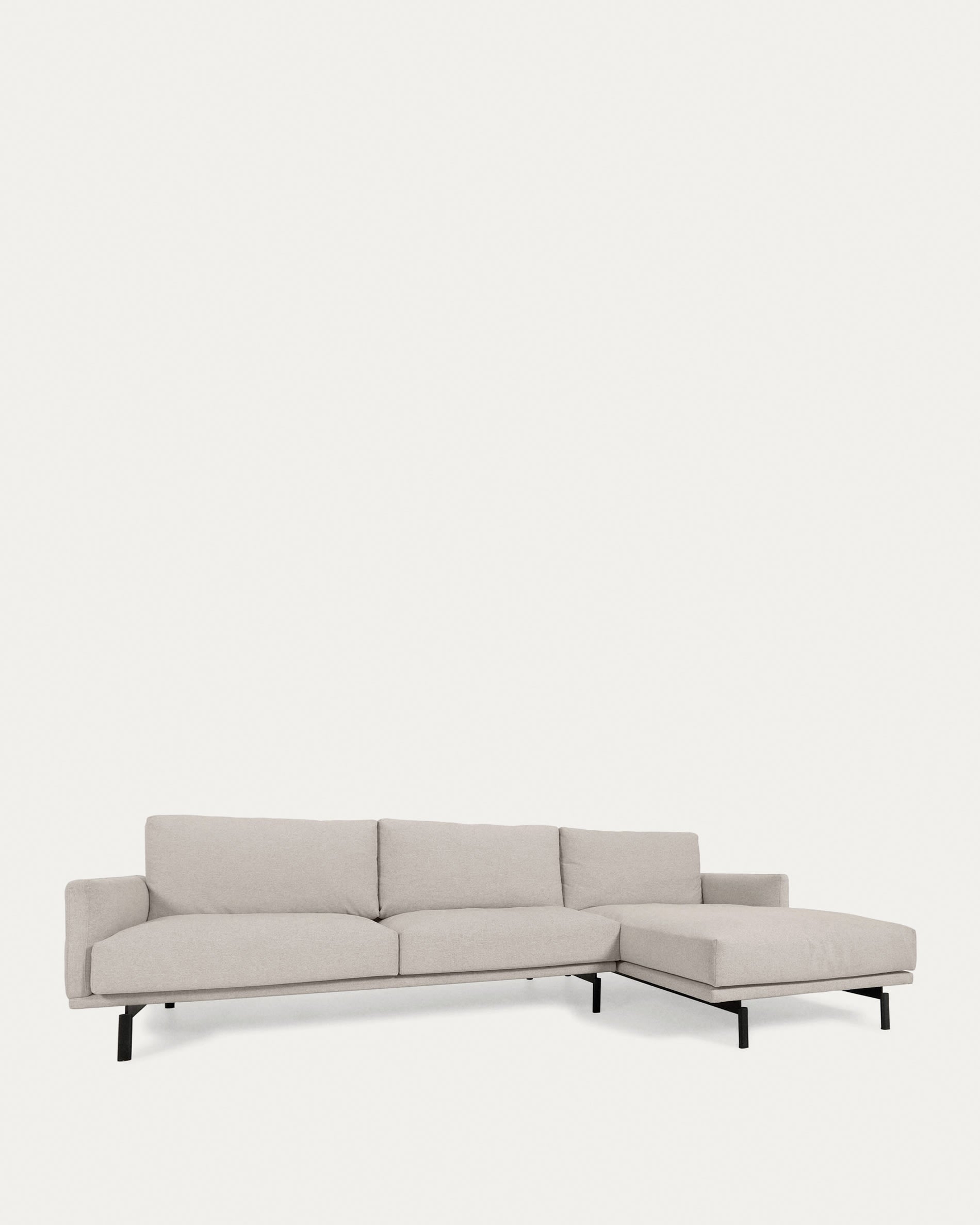 Galene 4-Sitzer Sofa beige mit Chaiselongue rechts 314 cm in Beige präsentiert im Onlineshop von KAQTU Design AG. 4er Sofa ist von Kave Home