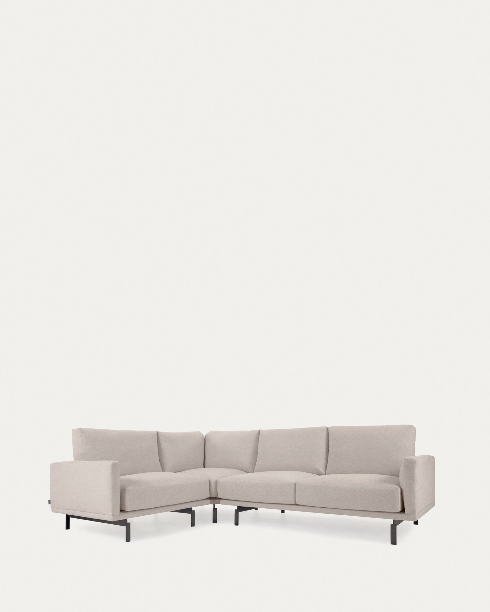 Galene 3-Sitzer Ecksofa beige 207 x 267 cm in Beige präsentiert im Onlineshop von KAQTU Design AG. 3er Sofa ist von Kave Home