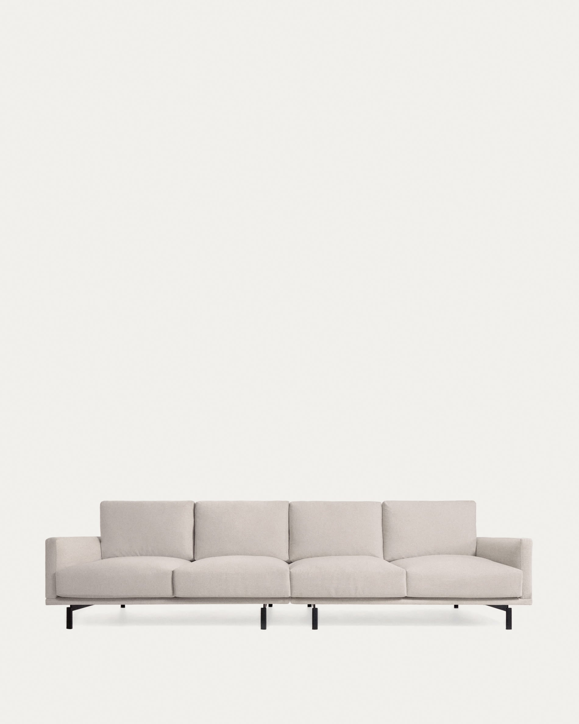 Galene 4-Sitzer Sofa beige 334 cm in Beige präsentiert im Onlineshop von KAQTU Design AG. 4er Sofa ist von Kave Home