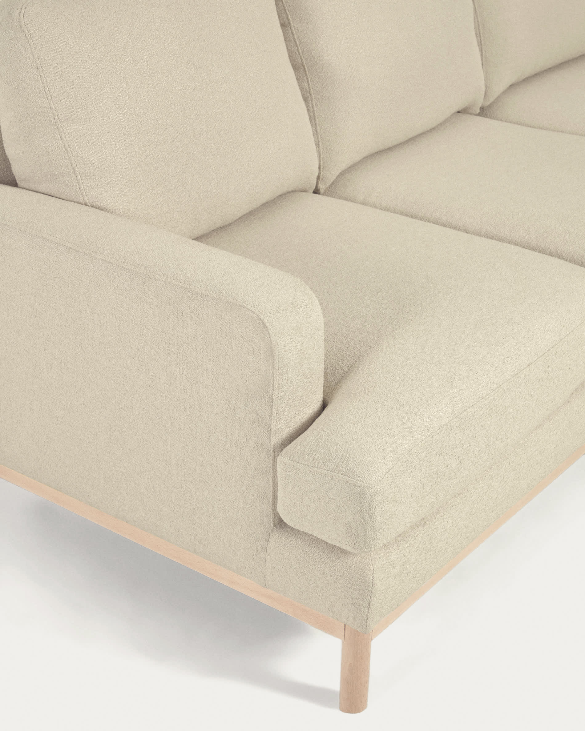 Sofa Mihaela für 3 Sitzer mit Mikro-Bouclé-Bezug in Weiss 203 cm FSC Mix Credit in Weiß präsentiert im Onlineshop von KAQTU Design AG. 3er Sofa ist von Kave Home