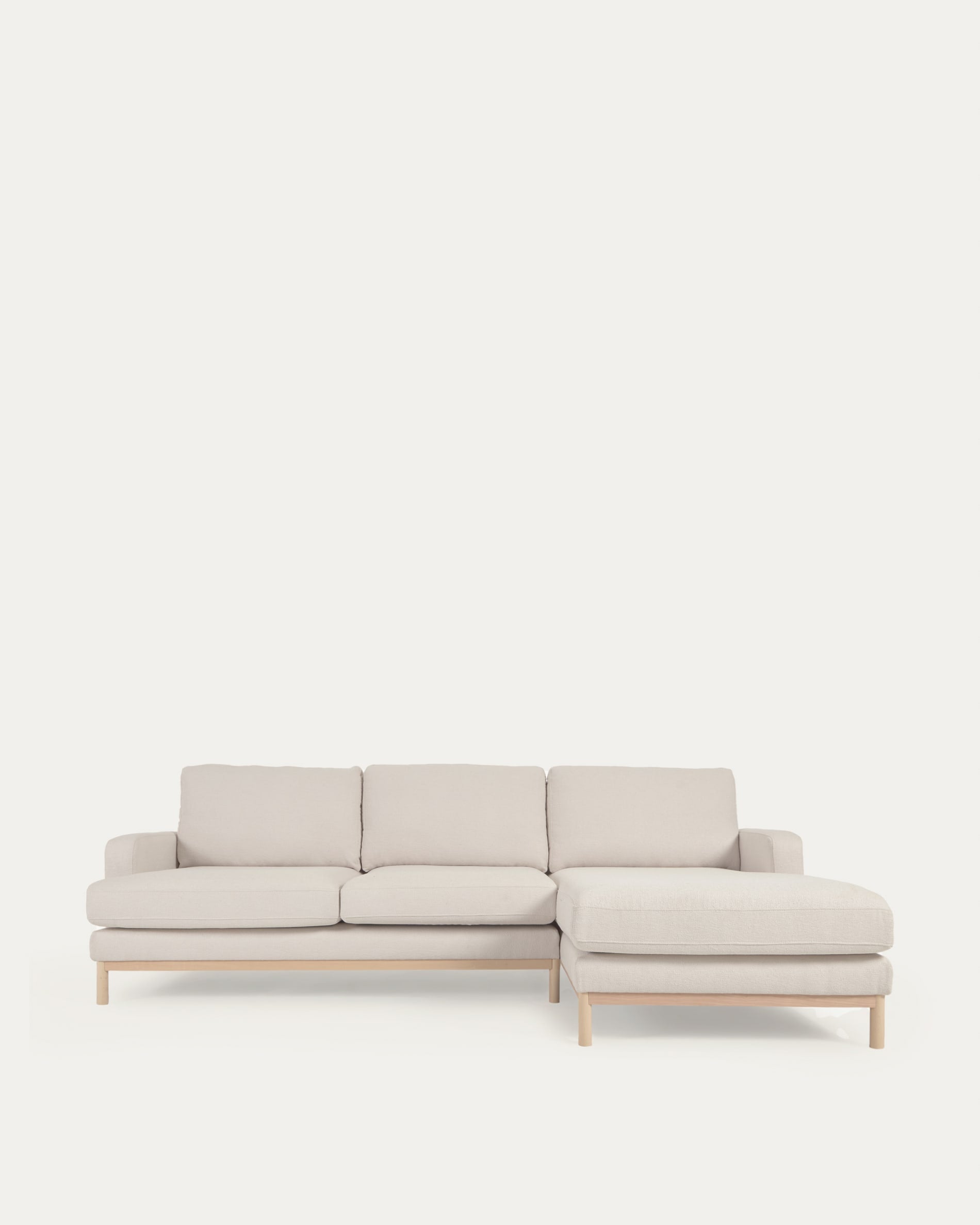 Sofa Mihaela für 3 Sitzer mit Chaiselongue rechts mit Mikro-Bouclé-Bezug in Weiss 264 cm FSC Mix Credit in Weiß präsentiert im Onlineshop von KAQTU Design AG. 3er Sofa ist von Kave Home