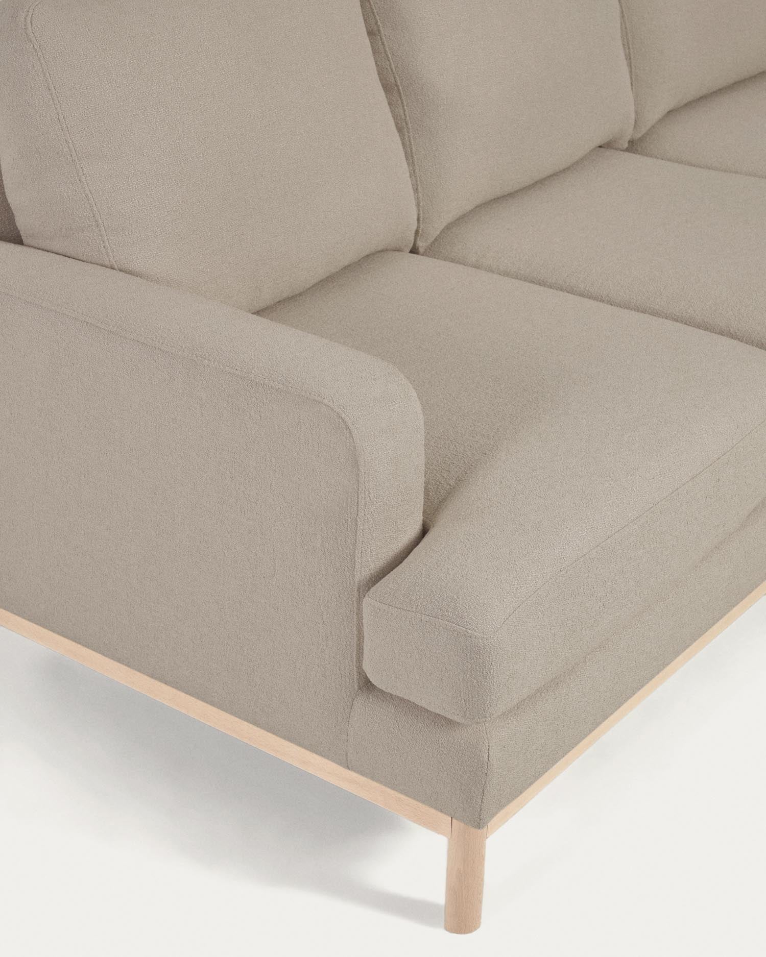 Sofa Mihaela für 3 Sitzer mit Chaiselongue links mit Mikro-Bouclé-Bezug in Grau 264 cm in Grau präsentiert im Onlineshop von KAQTU Design AG. 3er Sofa ist von Kave Home