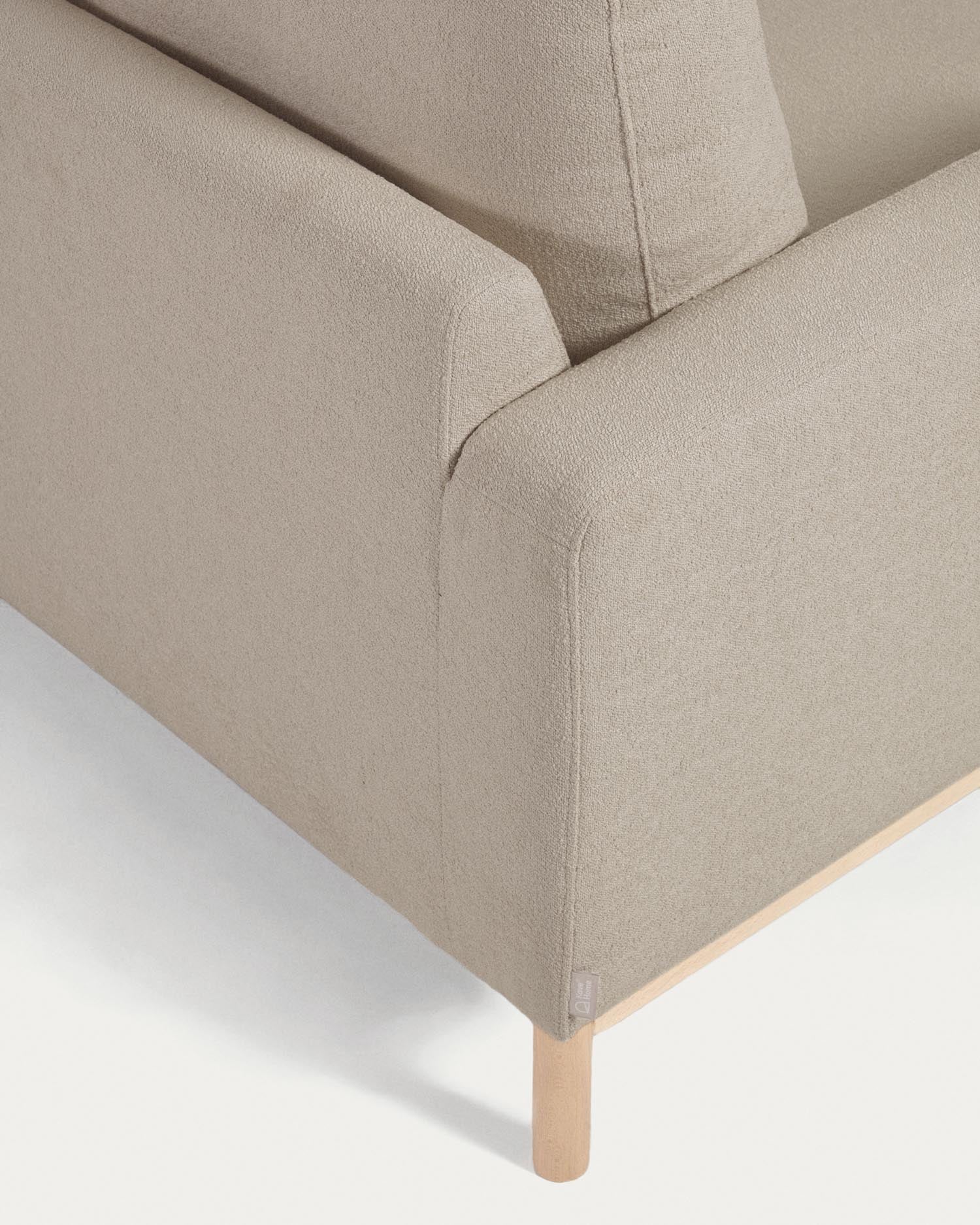 Sofa Mihaela für 3 Sitzer mit Chaiselongue links mit Mikro-Bouclé-Bezug in Grau 264 cm in Grau präsentiert im Onlineshop von KAQTU Design AG. 3er Sofa ist von Kave Home