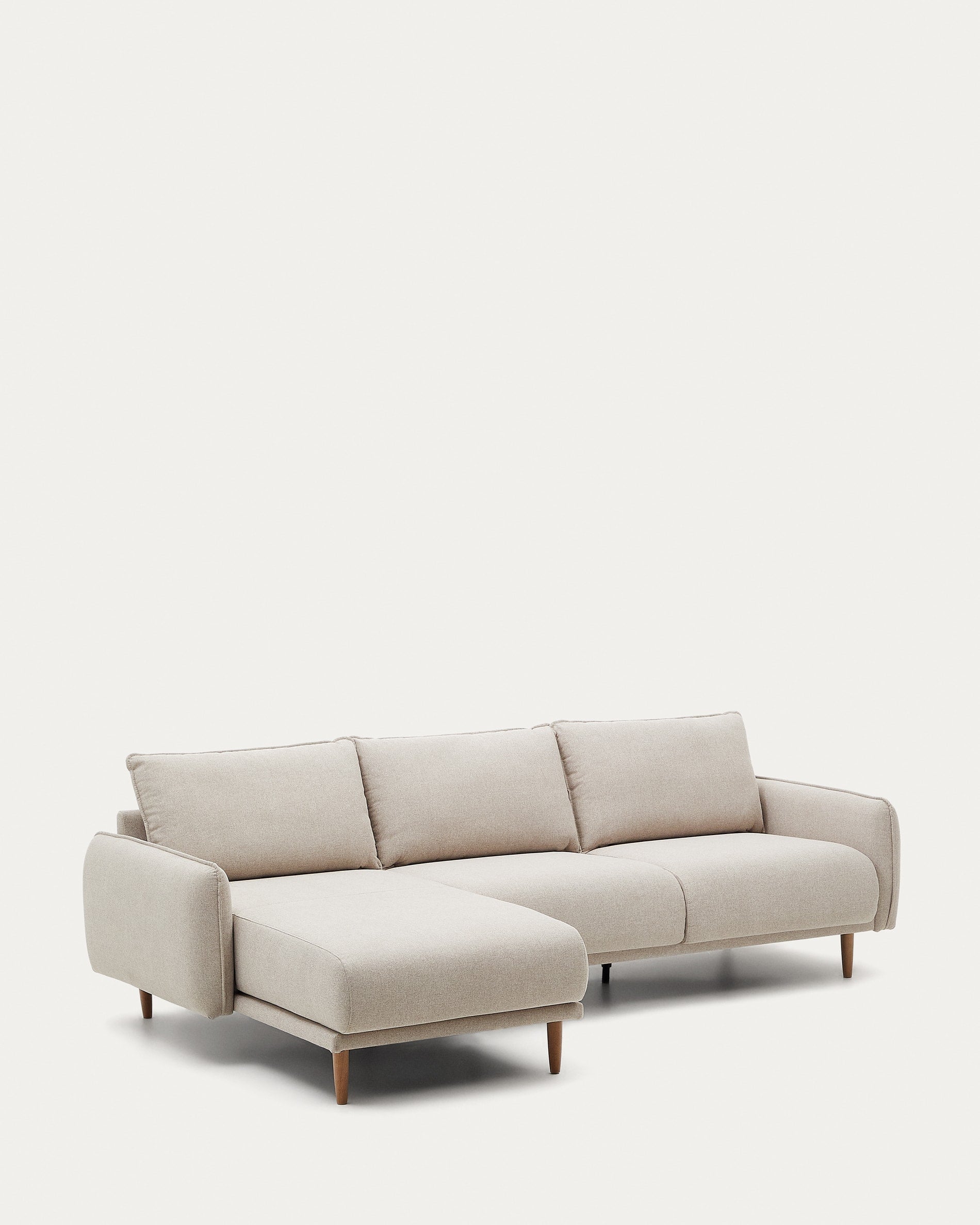 Carlota 3-Sitzer-Sofa mit Chaiselongue rechts/links beige 262 cm FSC Mix Credit in Beige präsentiert im Onlineshop von KAQTU Design AG. 3er Sofa ist von Kave Home