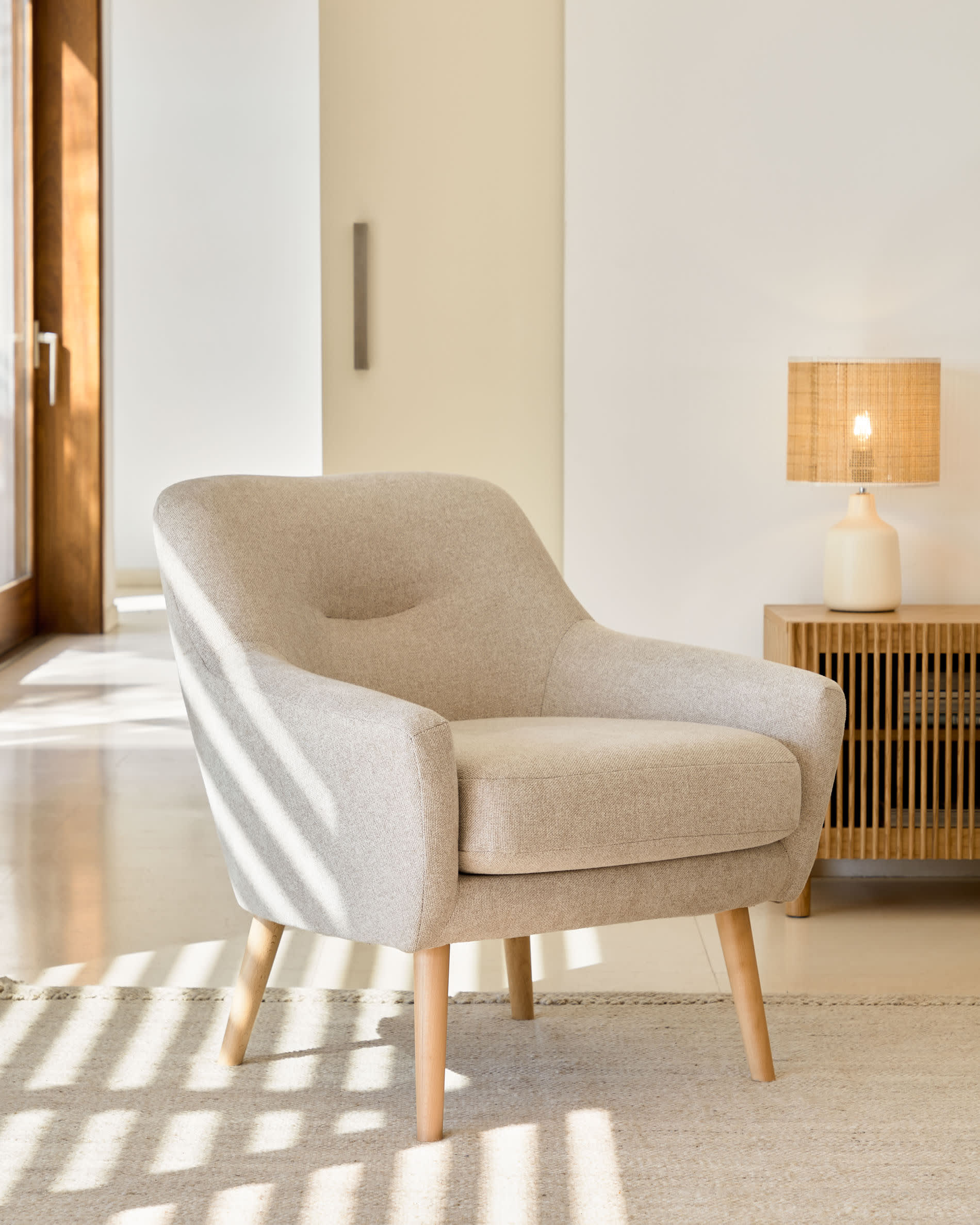 Candela Sessel beige in Beige präsentiert im Onlineshop von KAQTU Design AG. Sessel ist von Kave Home