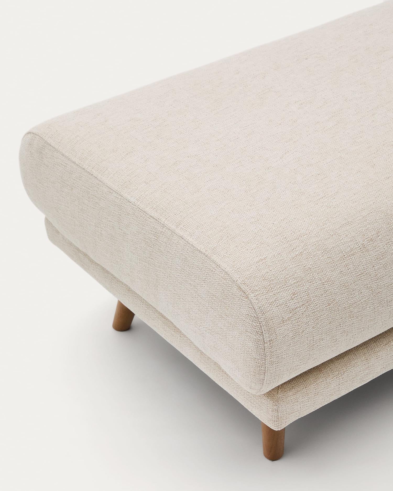 Karin Fusshocker beige Chenille Beine aus massivem Buchenholz 90 x 70 cm in Beige präsentiert im Onlineshop von KAQTU Design AG. Ottoman ist von Kave Home