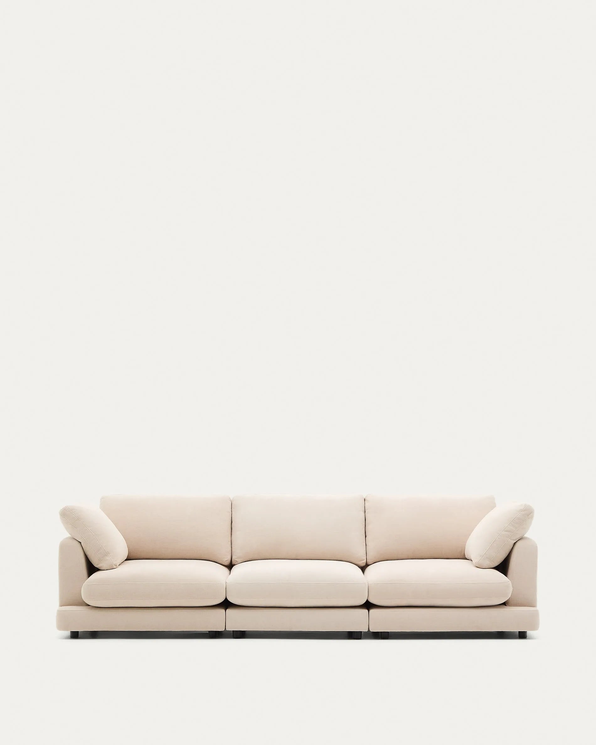 Elegantes 4-Sitzer-Sofa aus beigem Chenille, 300 cm breit, FSC-zertifiziert, luxuriös, nachhaltig, pflegeleicht.