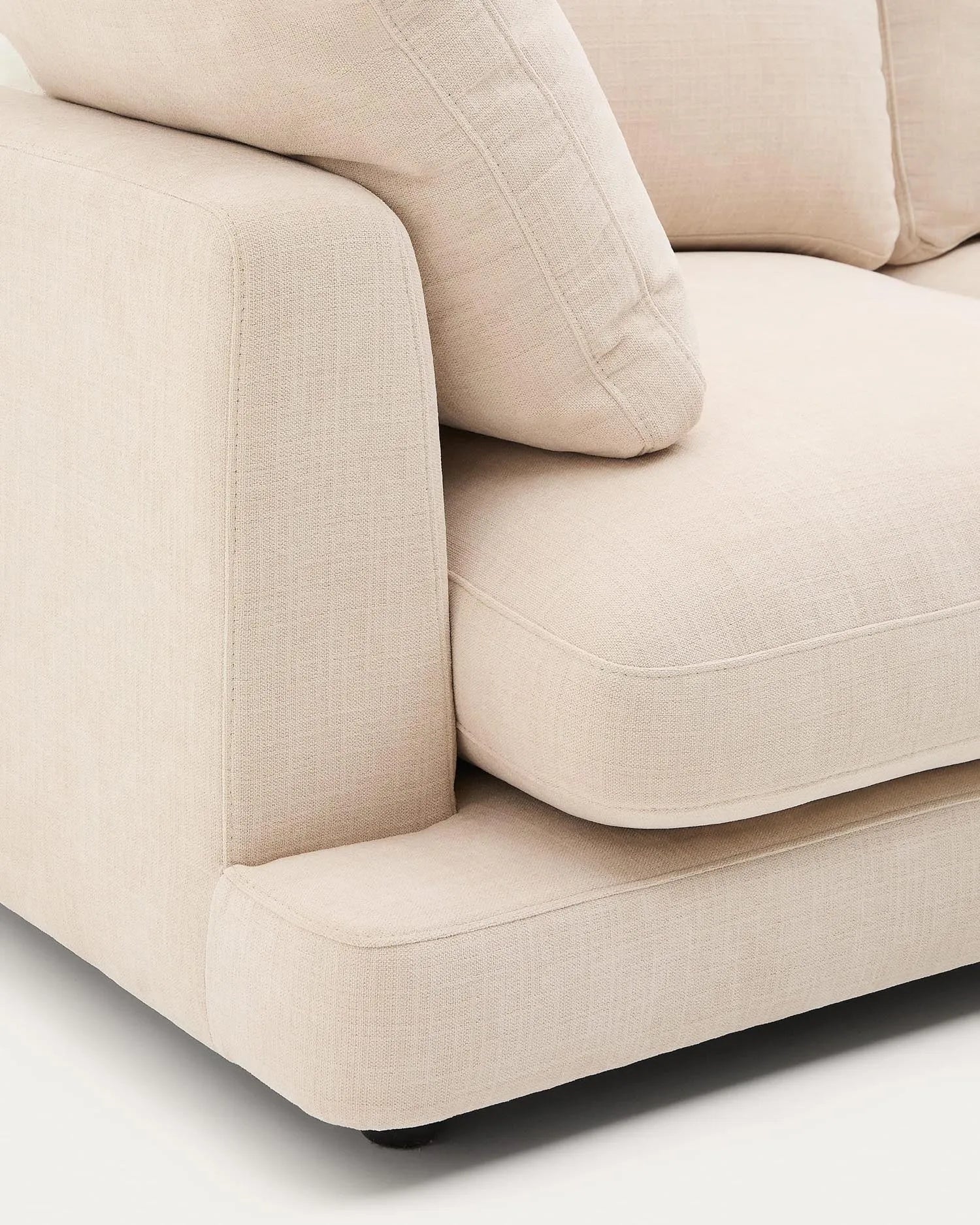 Elegantes 4-Sitzer-Sofa in Beige, aus weichem Chenille, 300 cm breit, FSC-zertifiziert, für stilvollen Komfort.