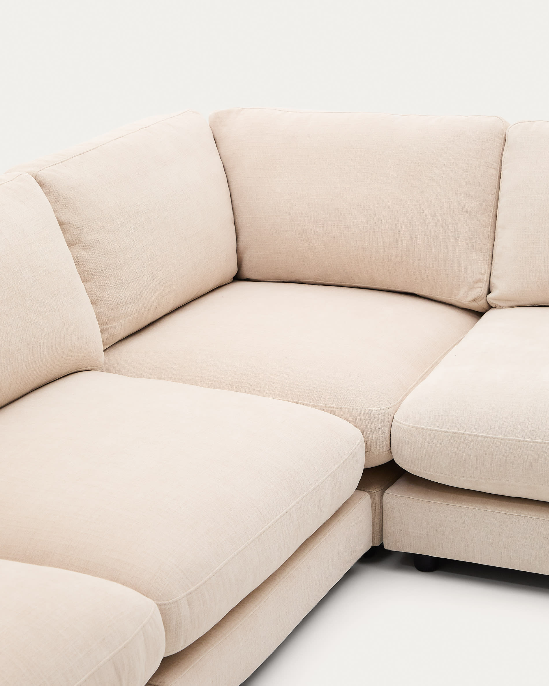 Ecksofa Gala 6-Sitzer aus Chenille in Beige FSC Mix Credit 300 x 300 cm   in Beige präsentiert im Onlineshop von KAQTU Design AG. 5er Sofa ist von Kave Home