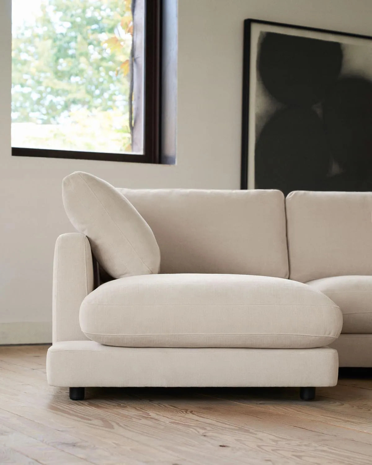 Gala 4-Sitzer-Sofa mit Chaiselongue links beige 300 cm in Beige präsentiert im Onlineshop von KAQTU Design AG. 4er Sofa ist von Kave Home